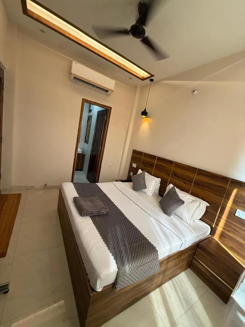 Bedroom, Bed in Hotel kartik