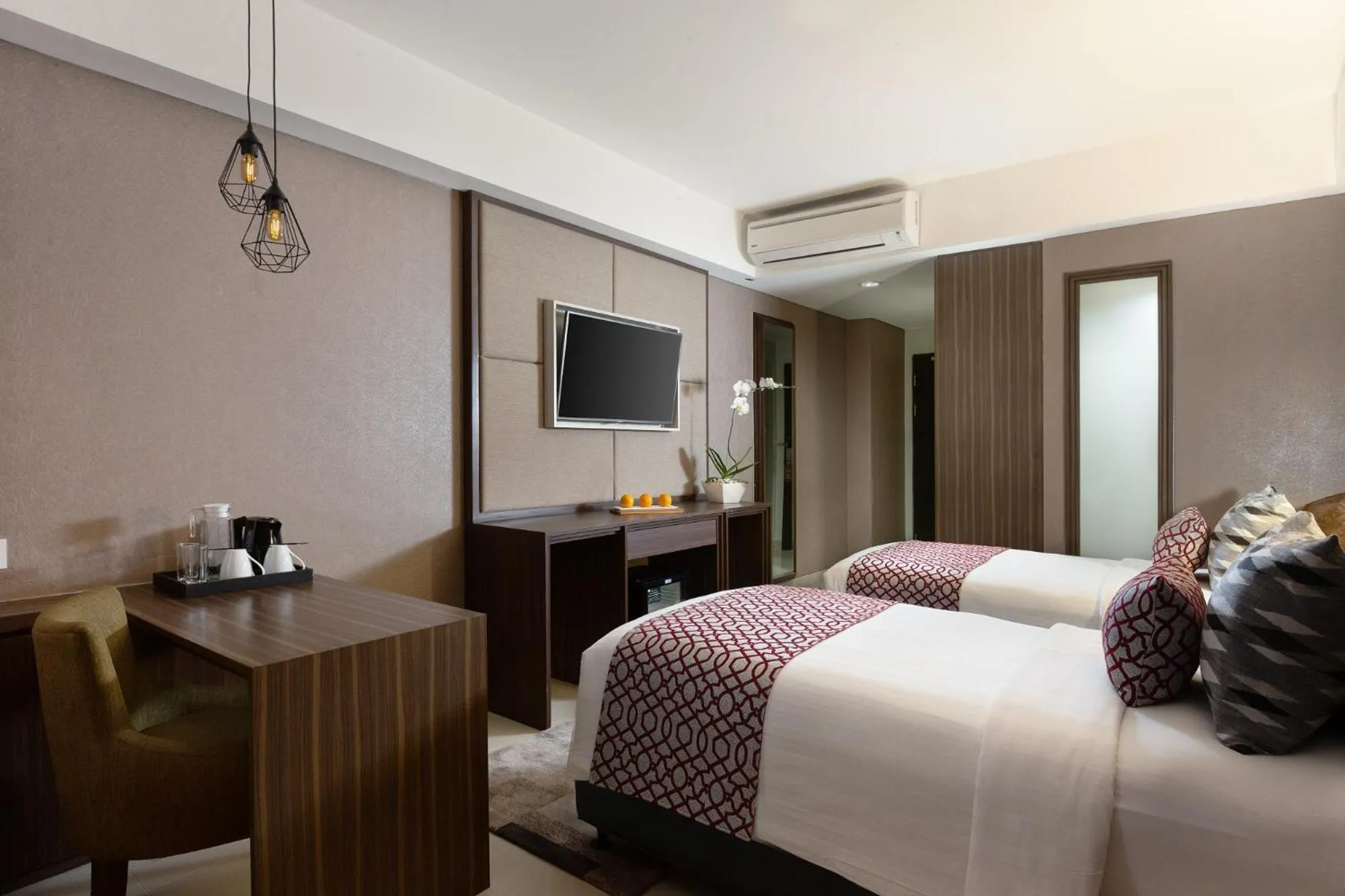 Bedroom, Bed in The Alana Hotel & Conference Center Malioboro Yogyakarta by ASTON