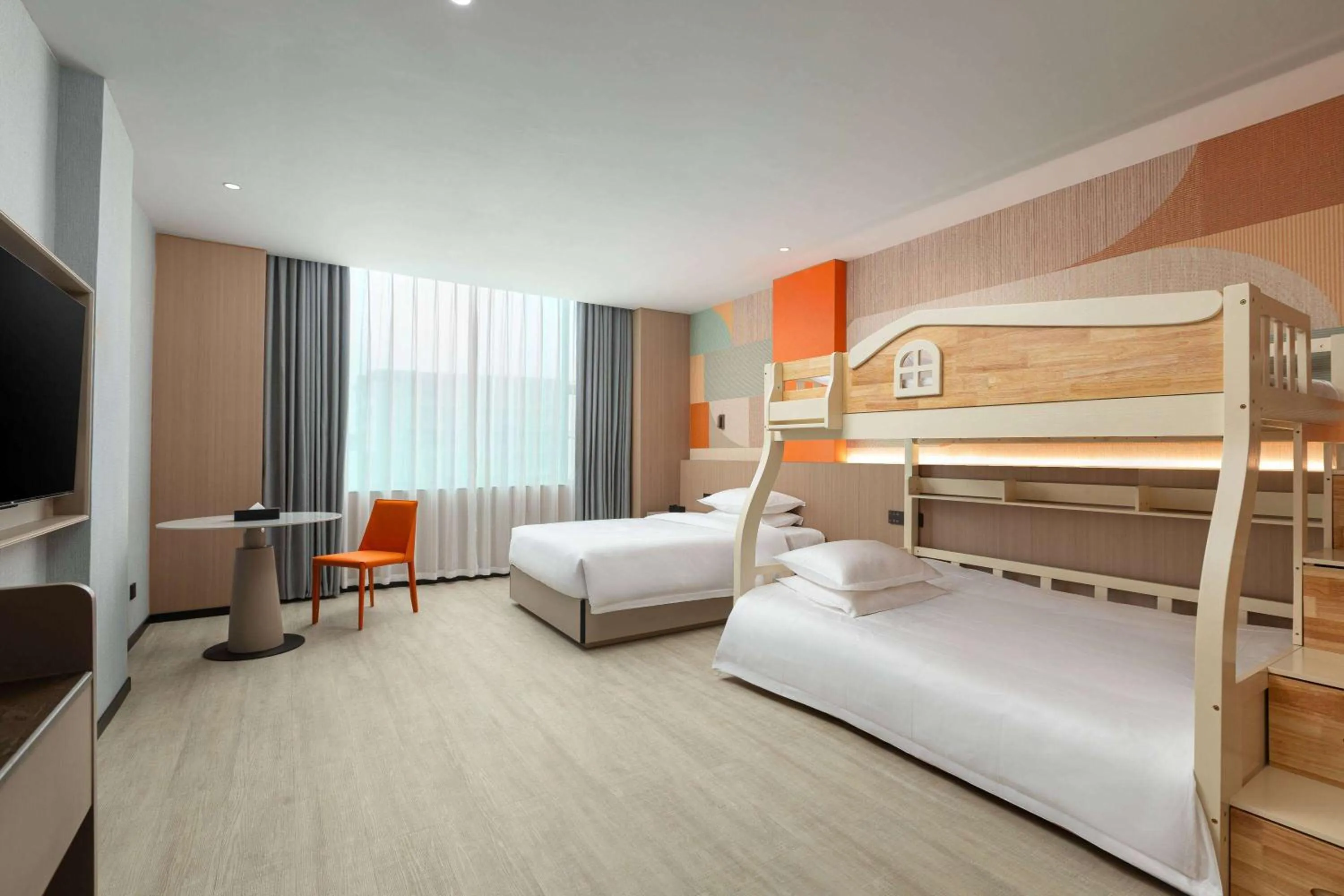 Photo of the whole room, Bed in Hawthorn by Wyndham Guangzhou Baiyun Airport