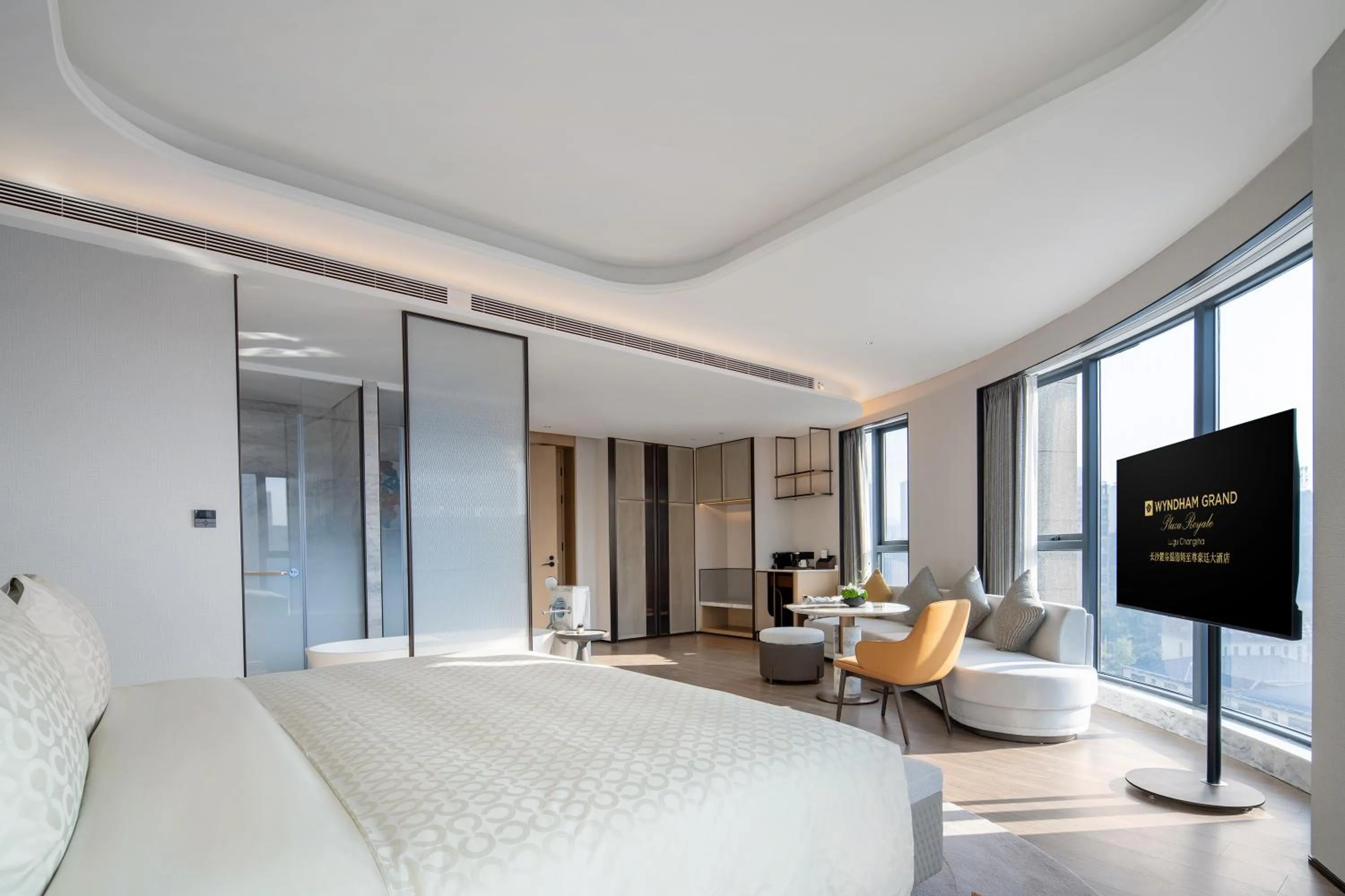 Photo of the whole room, Bed in Wyndham Grand Plaza Royale Lugu Changsha