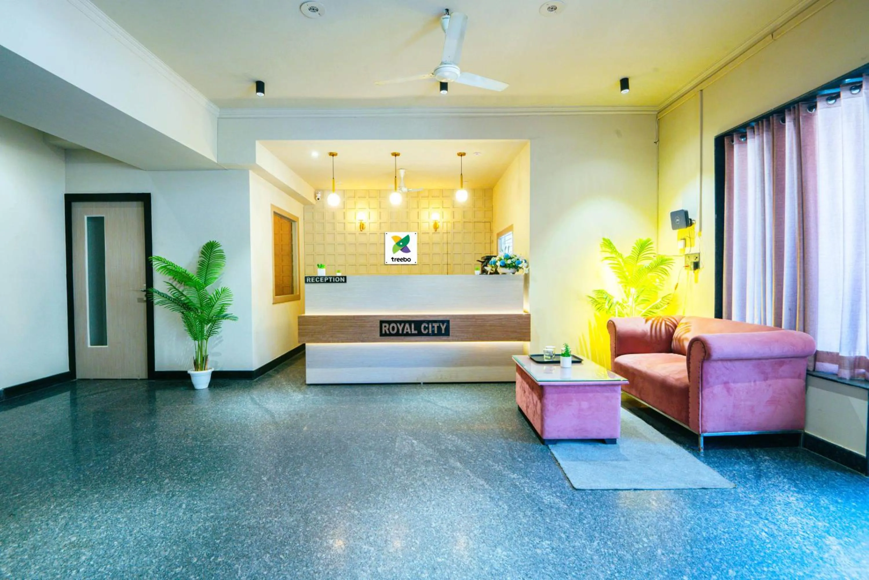 Lobby or reception in Treebo Royal City