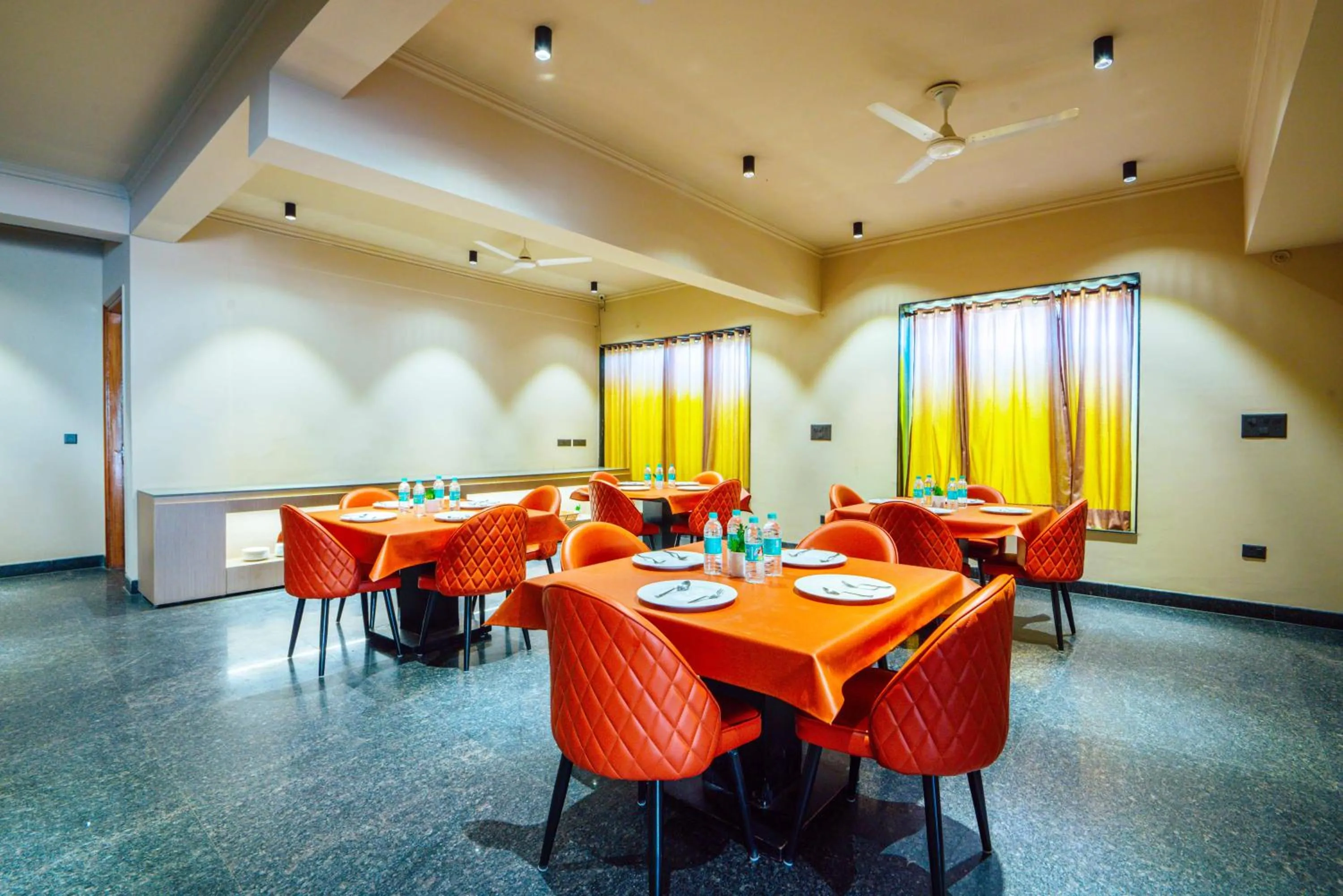 Restaurant/places to eat in Treebo Royal City