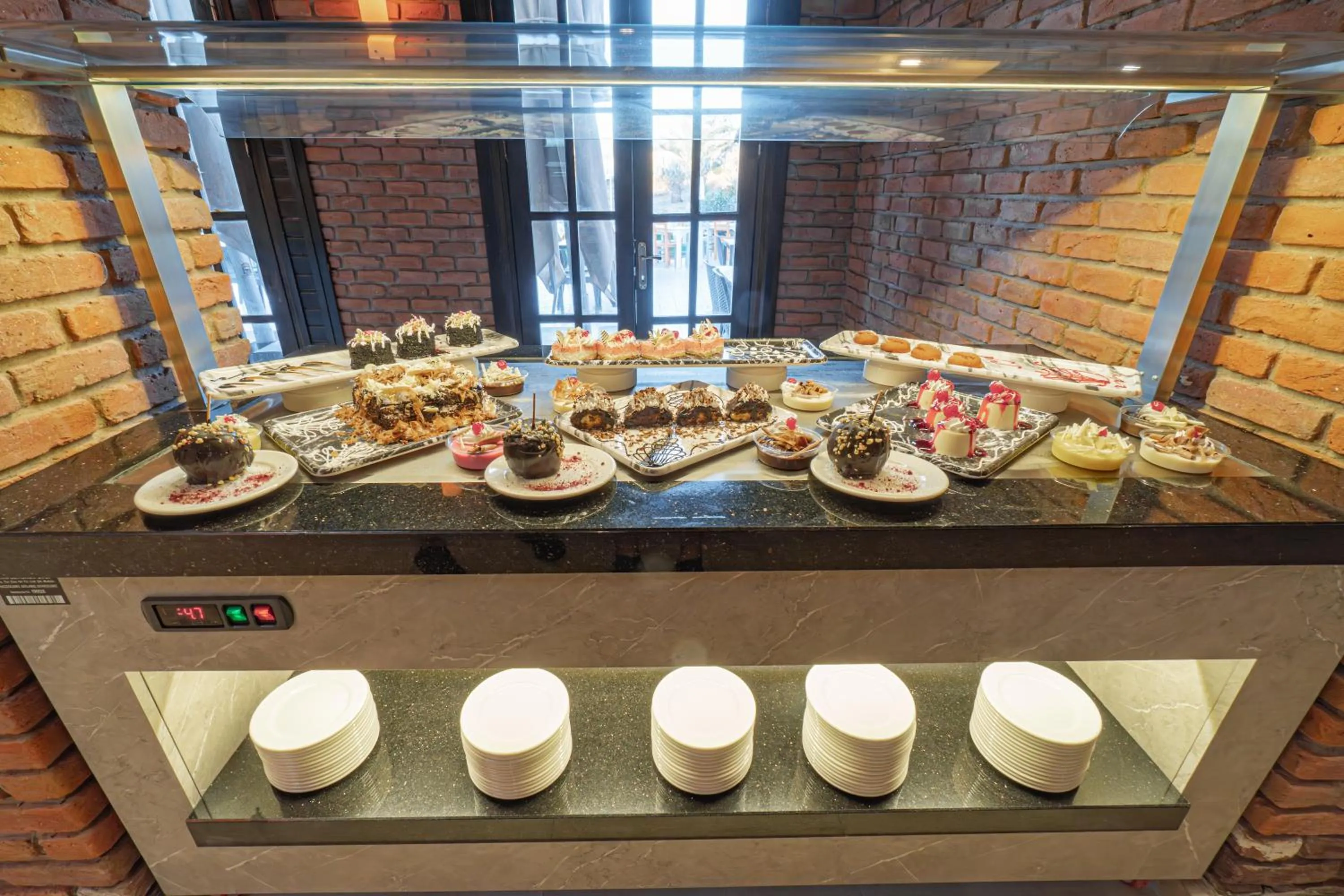 Restaurant/places to eat in Alexander The Great Resort & Spa