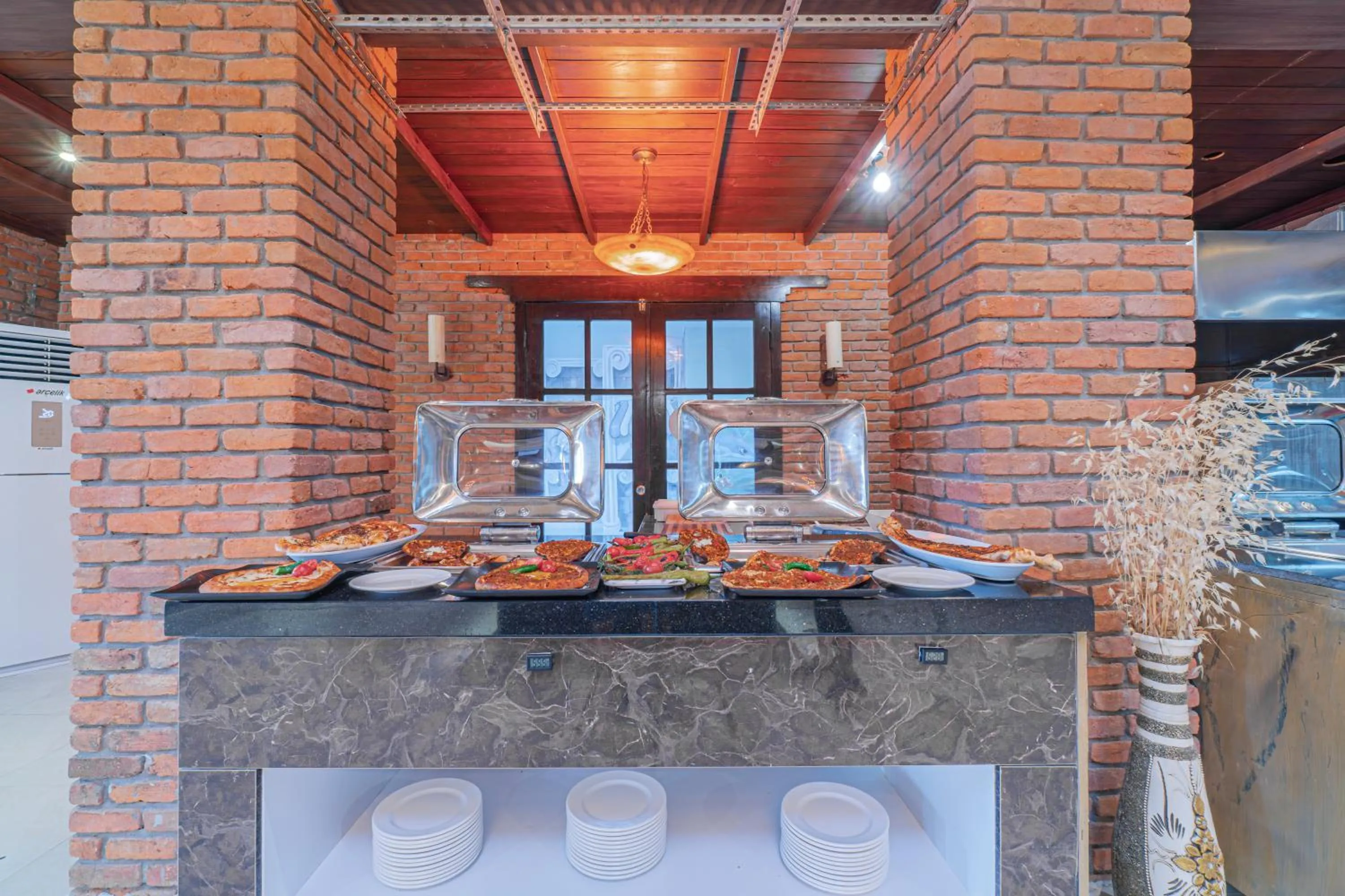 Restaurant/places to eat in Alexander The Great Resort & Spa