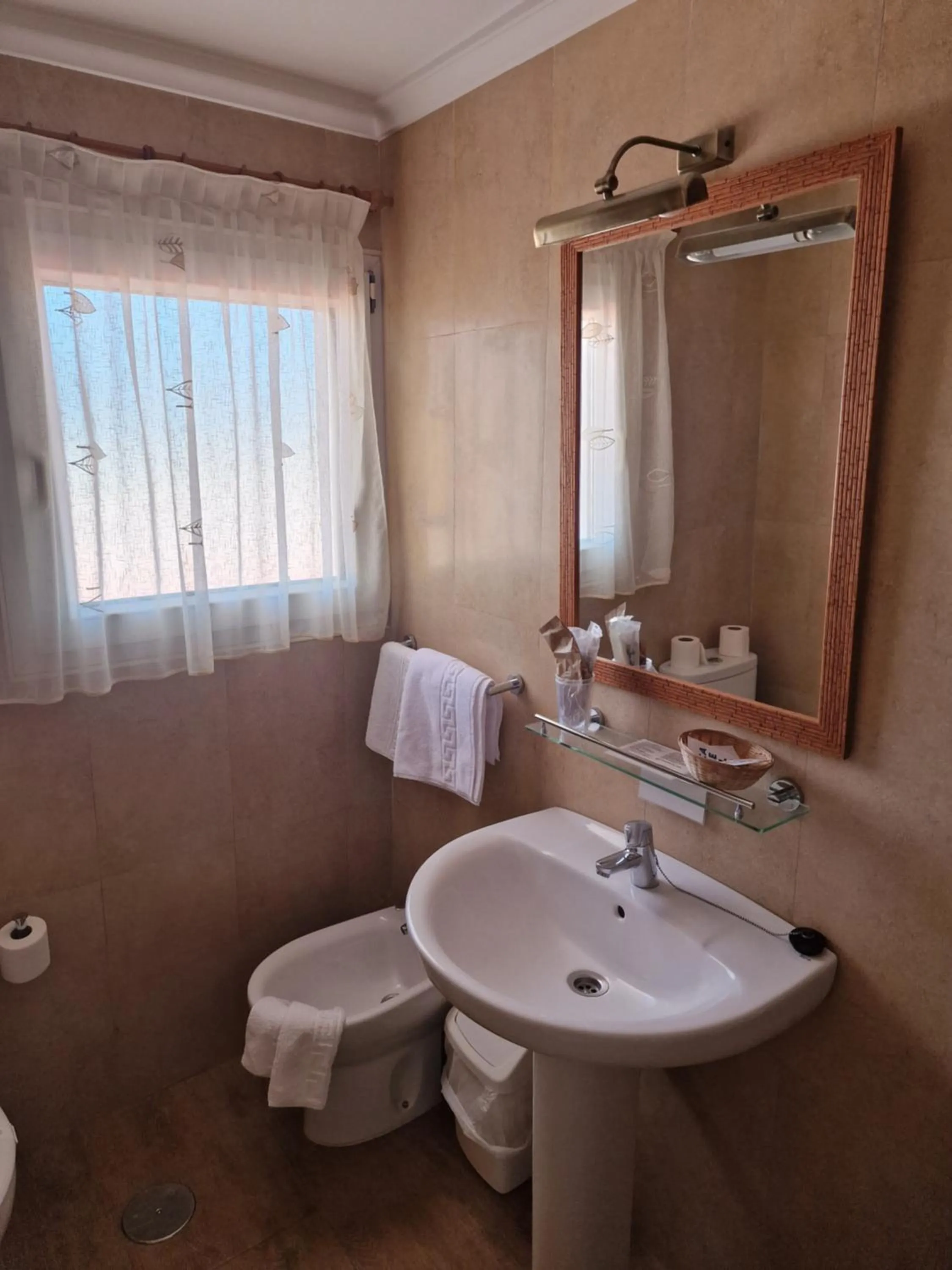 Toilet in Hotel Costa de Ajo