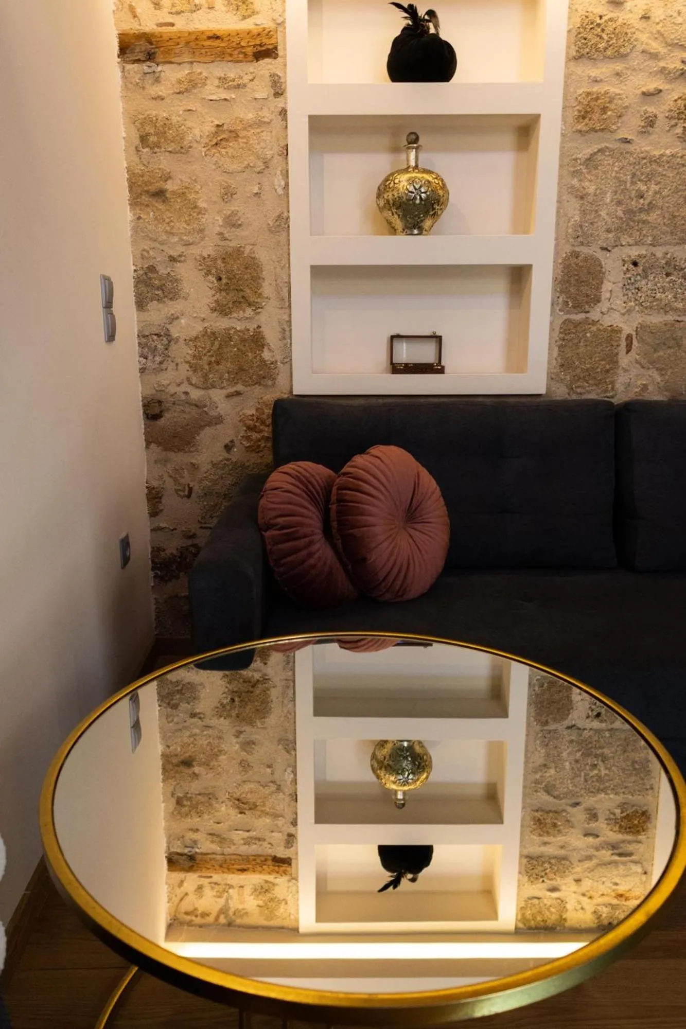 Living room in April Medieval Hotel