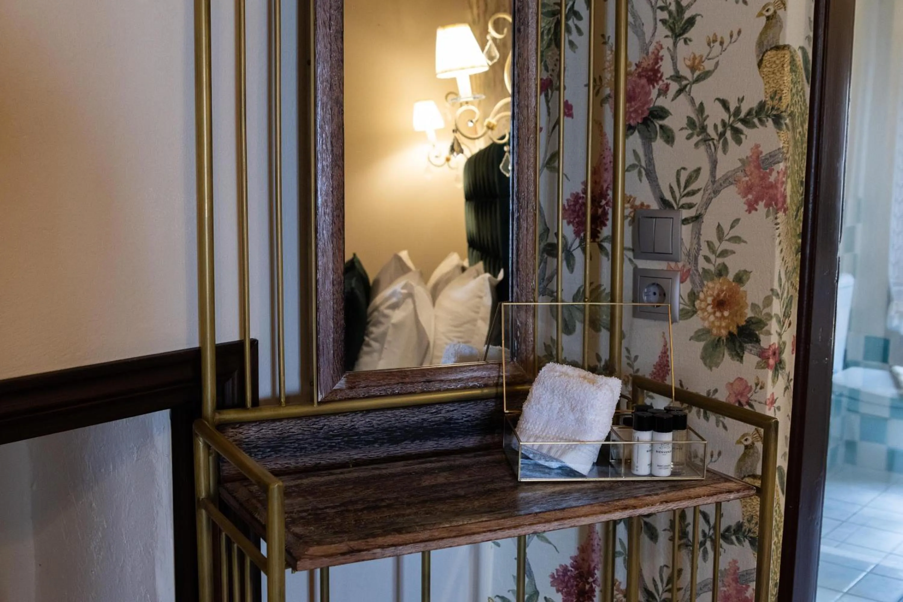 Bedroom, Bed in April Medieval Hotel