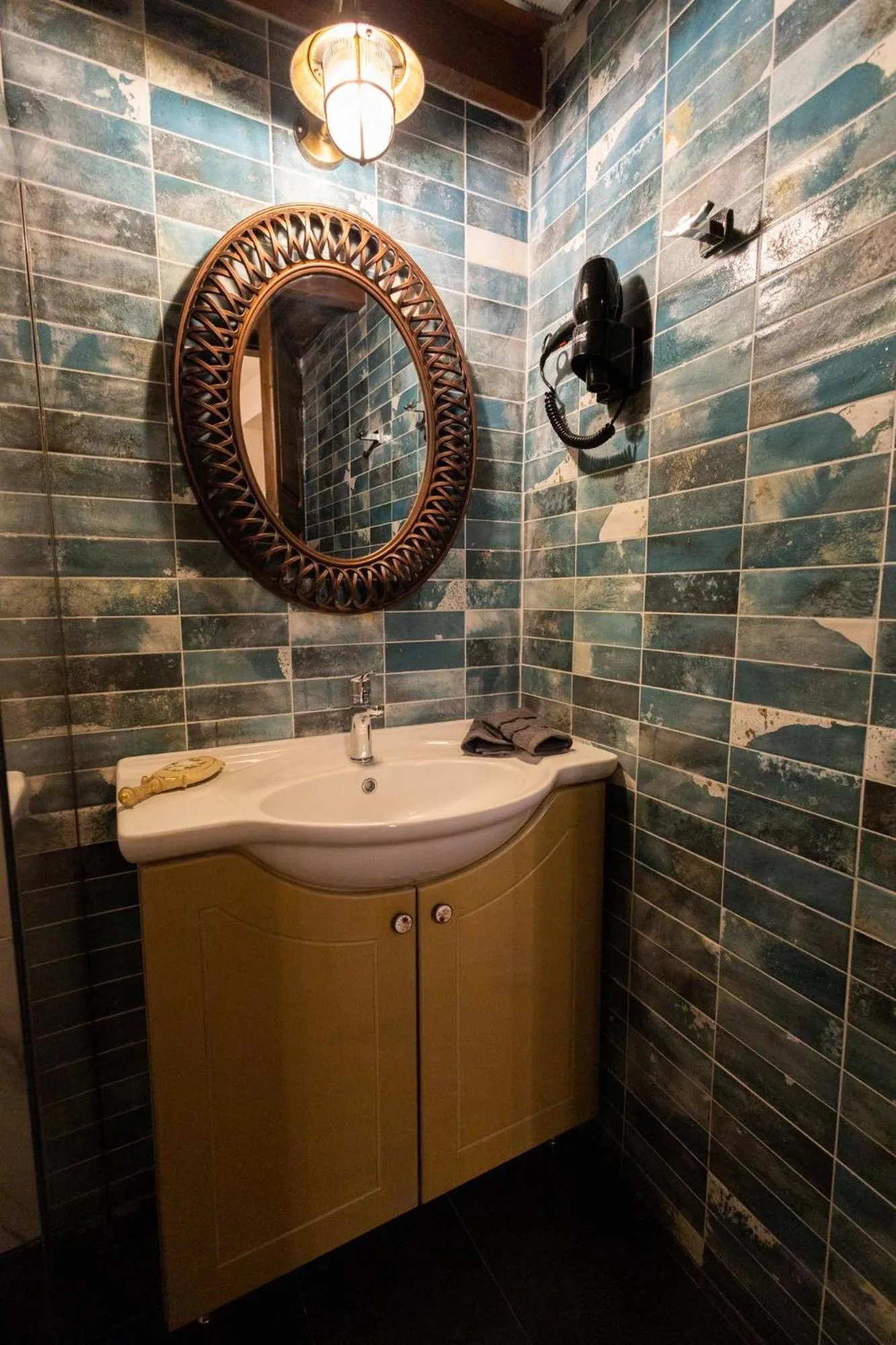 Bathroom in April Medieval Hotel