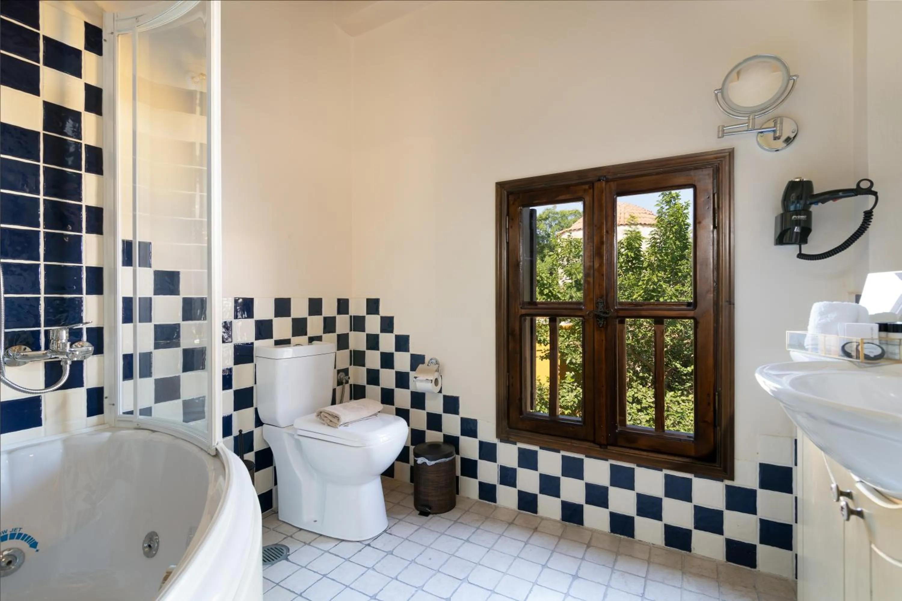 Bathroom in April Medieval Hotel