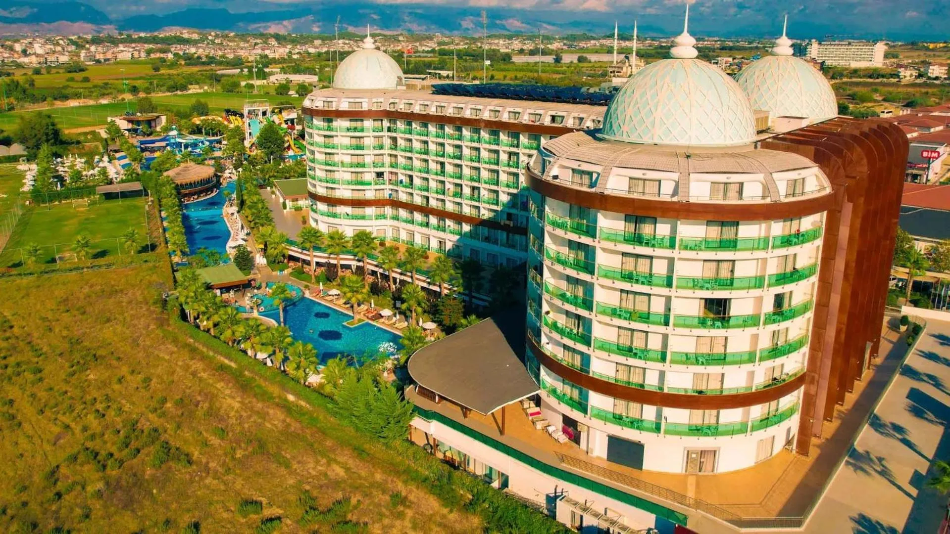 Property building in Dream World Aqua