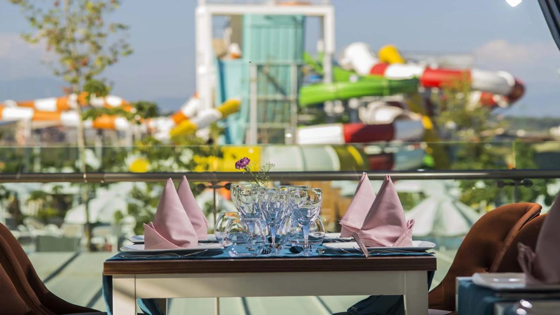 Restaurant/places to eat in Dream World Aqua