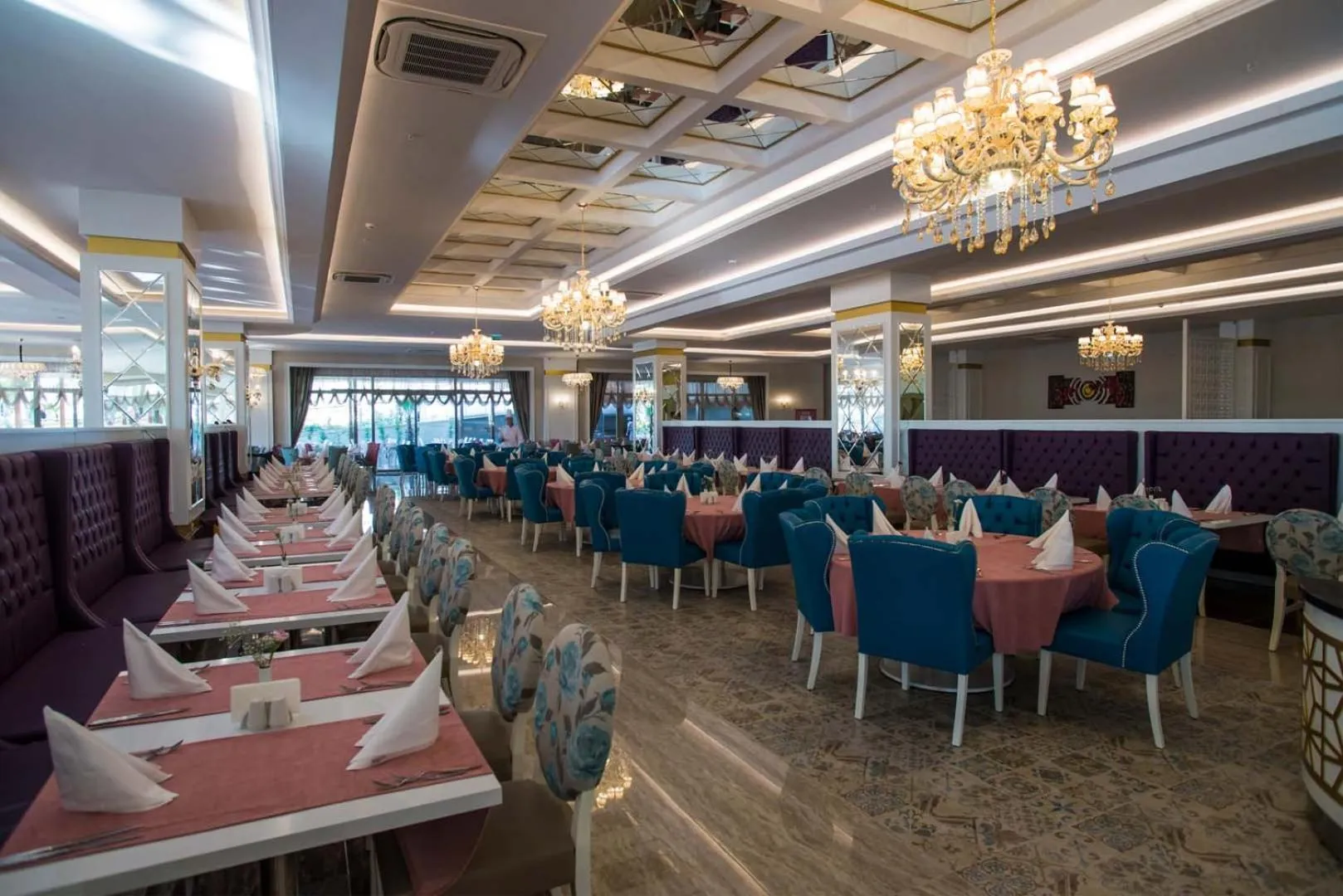 Restaurant/places to eat in Dream World Aqua