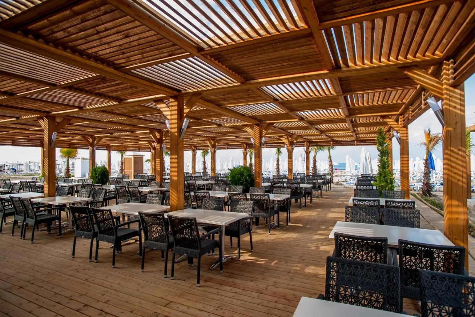 Restaurant/places to eat in Dream World Aqua