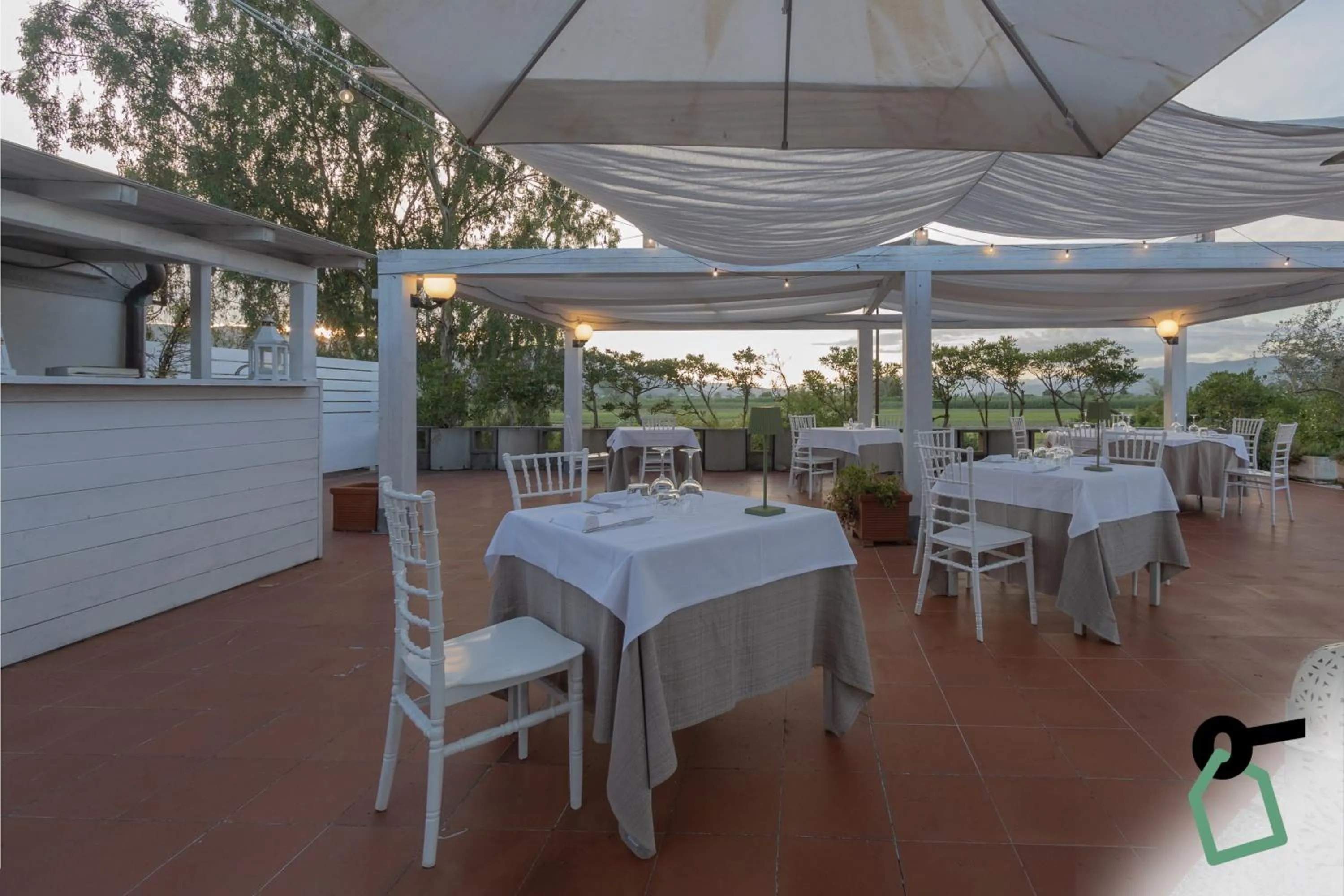 Restaurant/places to eat in HOTIDAY Room Collection - Sarzana