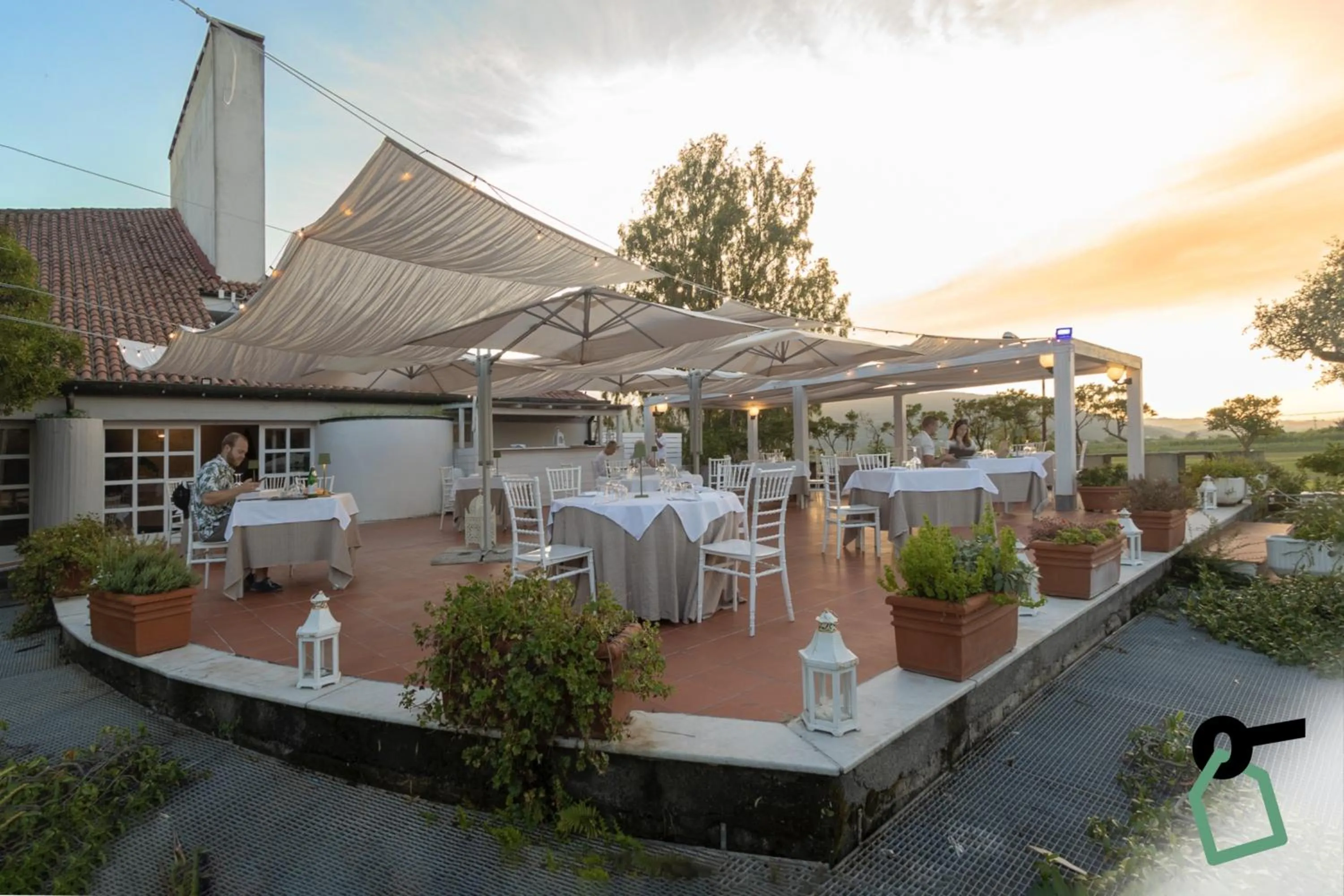 Restaurant/places to eat in HOTIDAY Room Collection - Sarzana