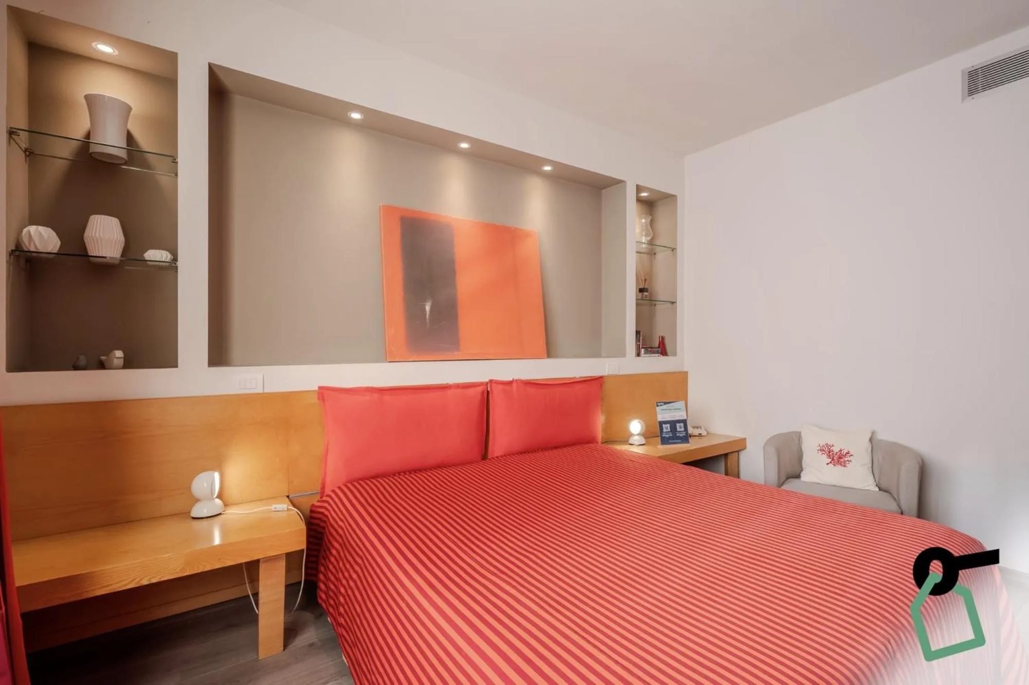 Photo of the whole room, Bed in HOTIDAY Room Collection - Sarzana