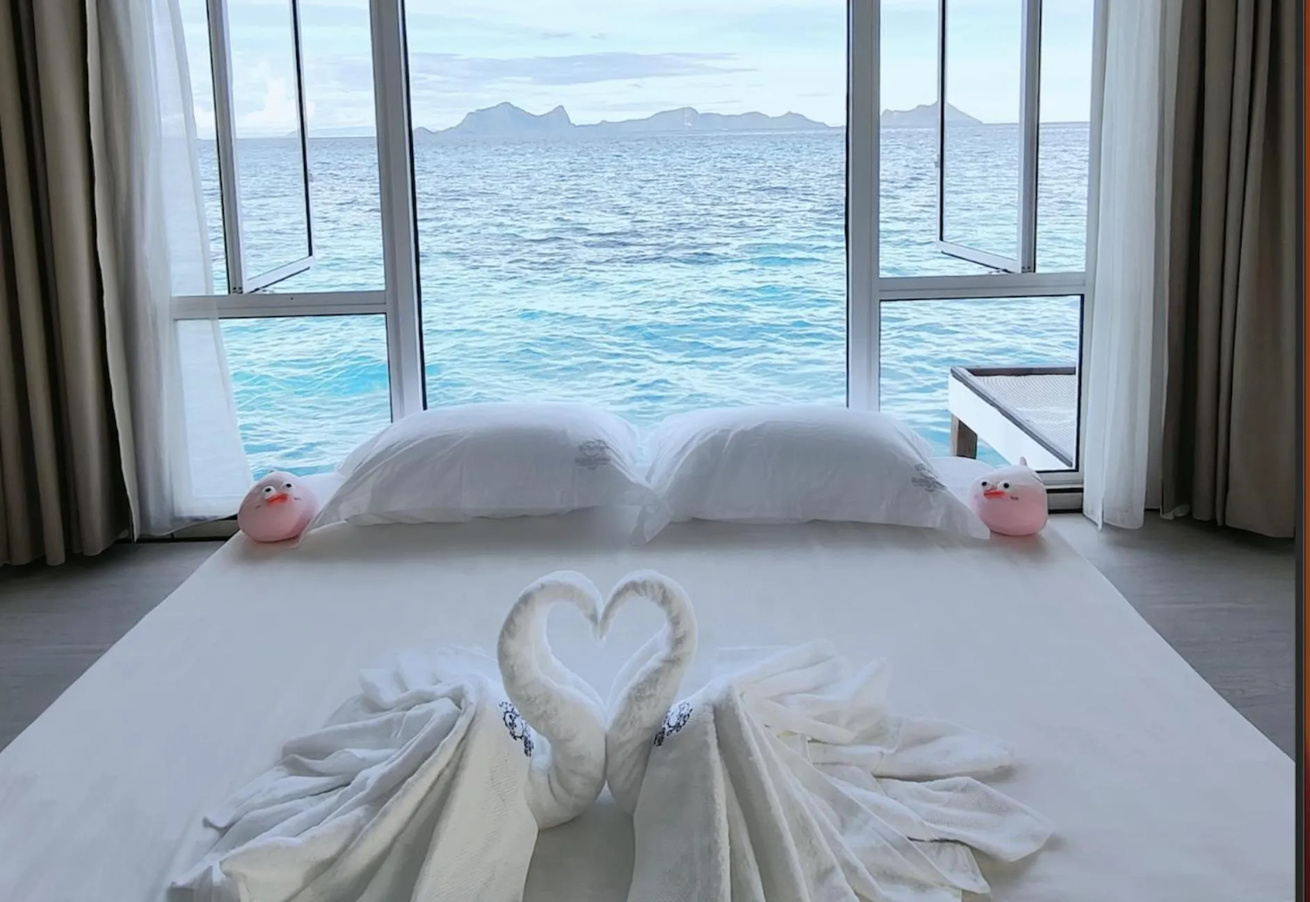 Bed in Bubblefish Water Villa