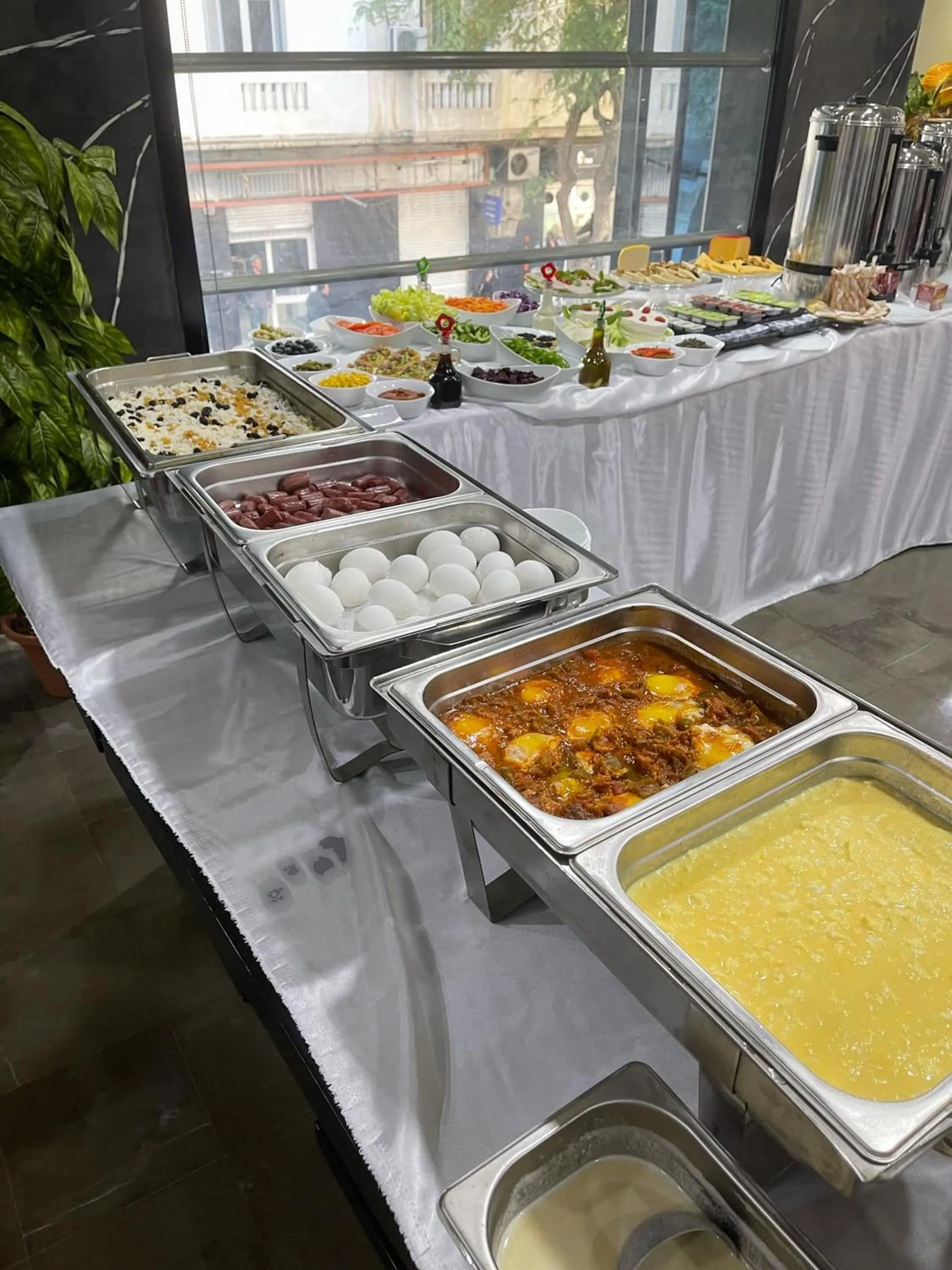 Restaurant/places to eat in Le Parisien Tunis