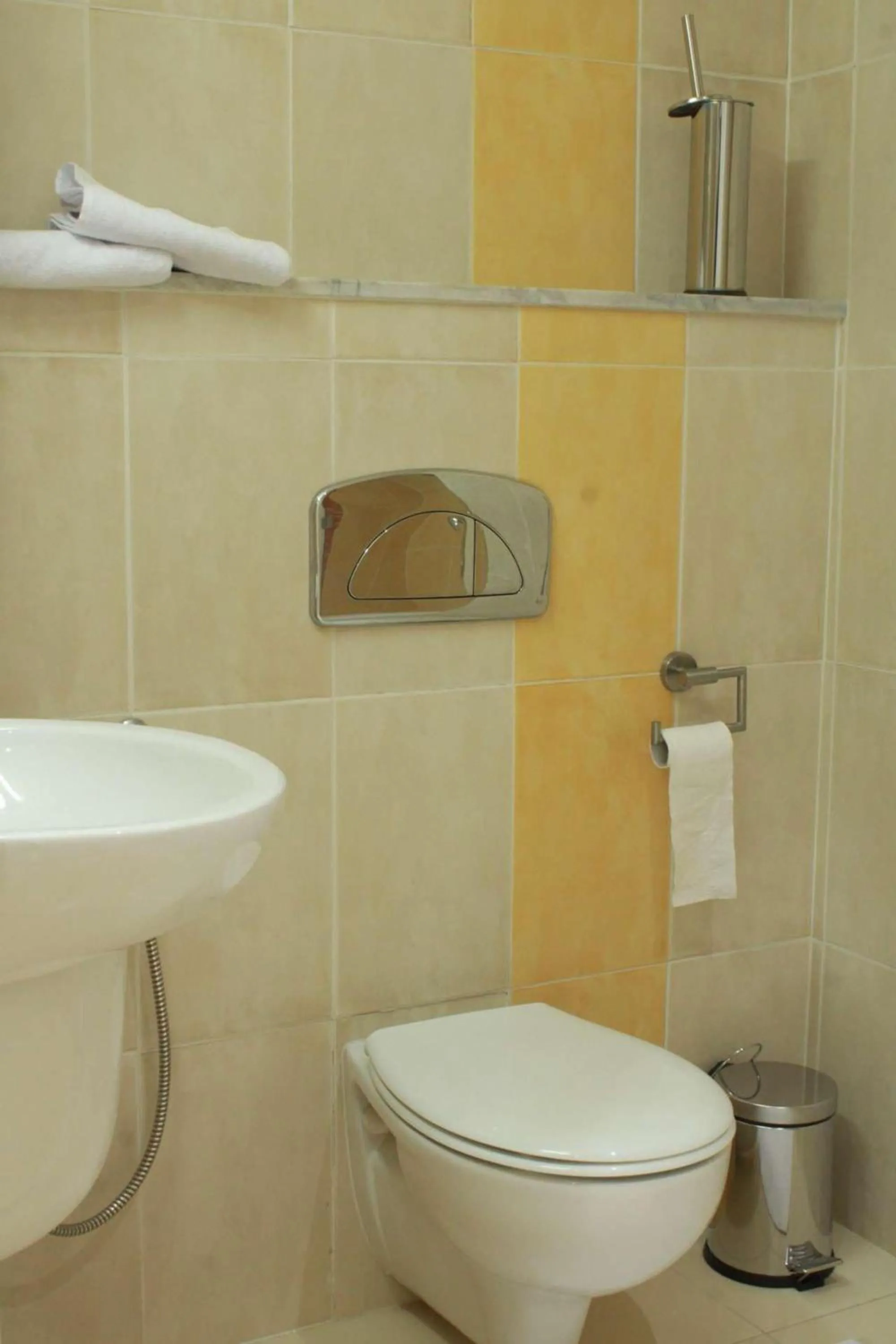 Bathroom in Le Parisien Tunis