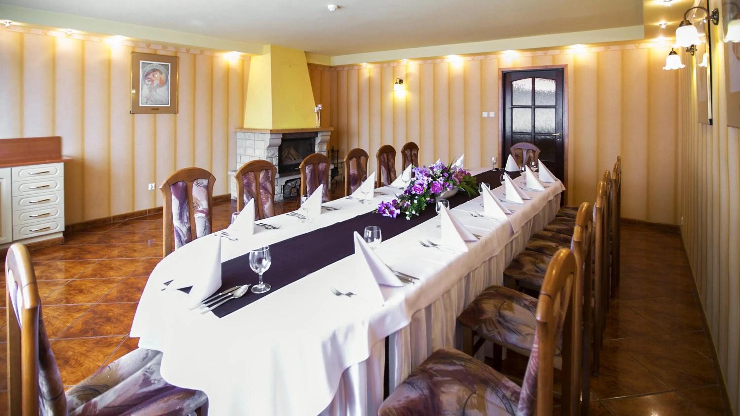 Restaurant/places to eat in Hotel Unibus