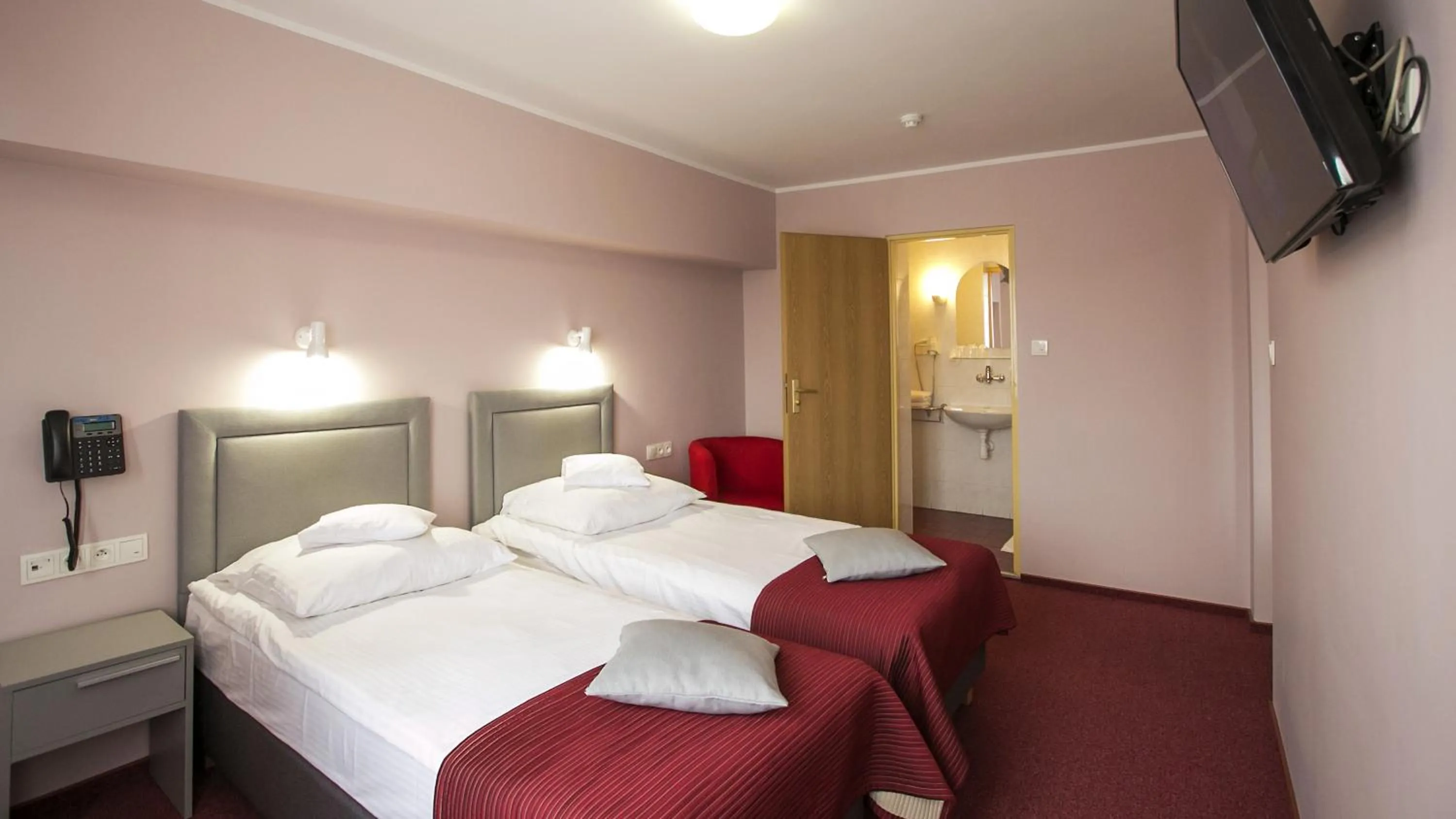 Photo of the whole room, Bed in Hotel Unibus