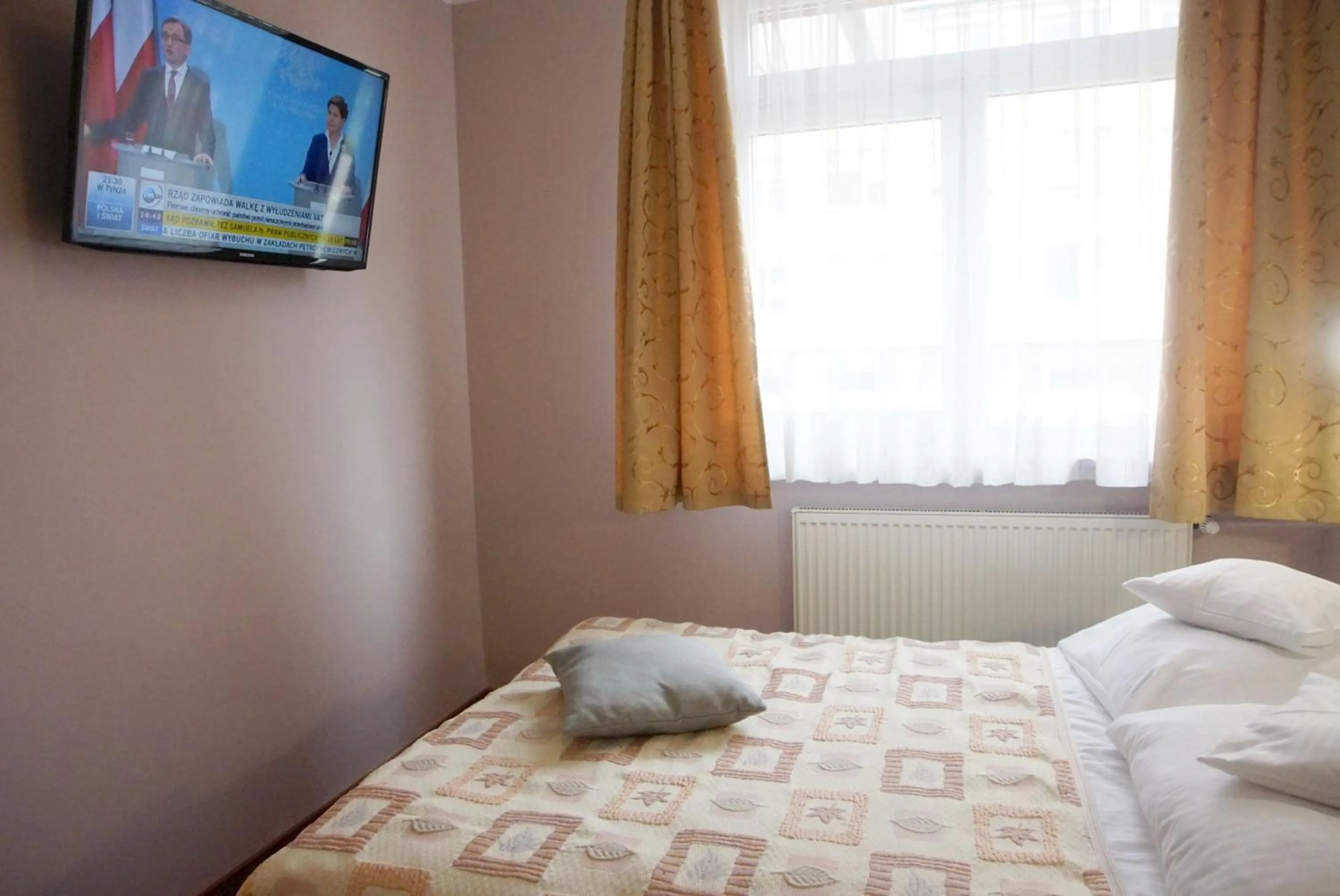 Photo of the whole room, Bed in Hotel Unibus