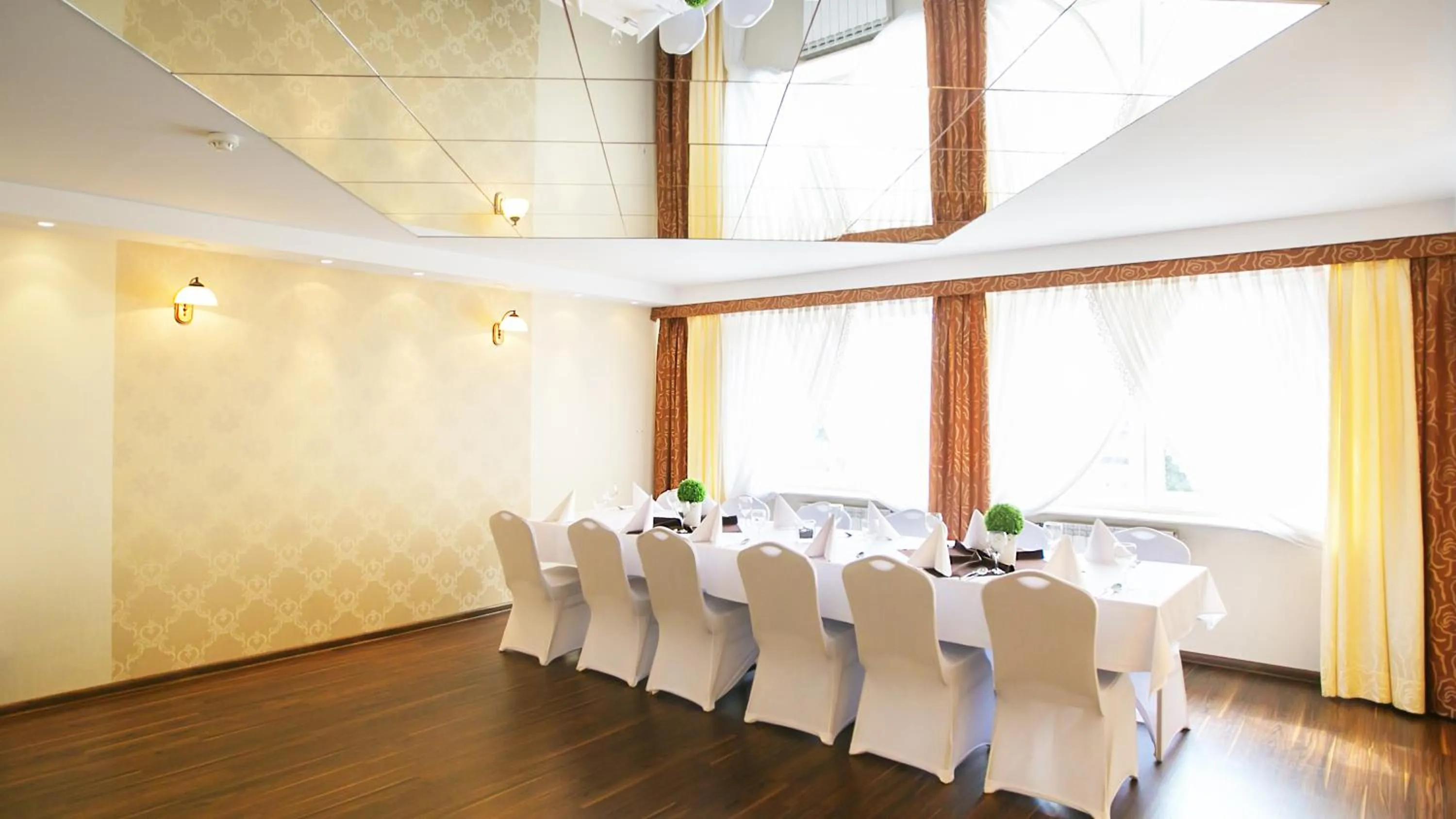 Restaurant/places to eat in Hotel Unibus