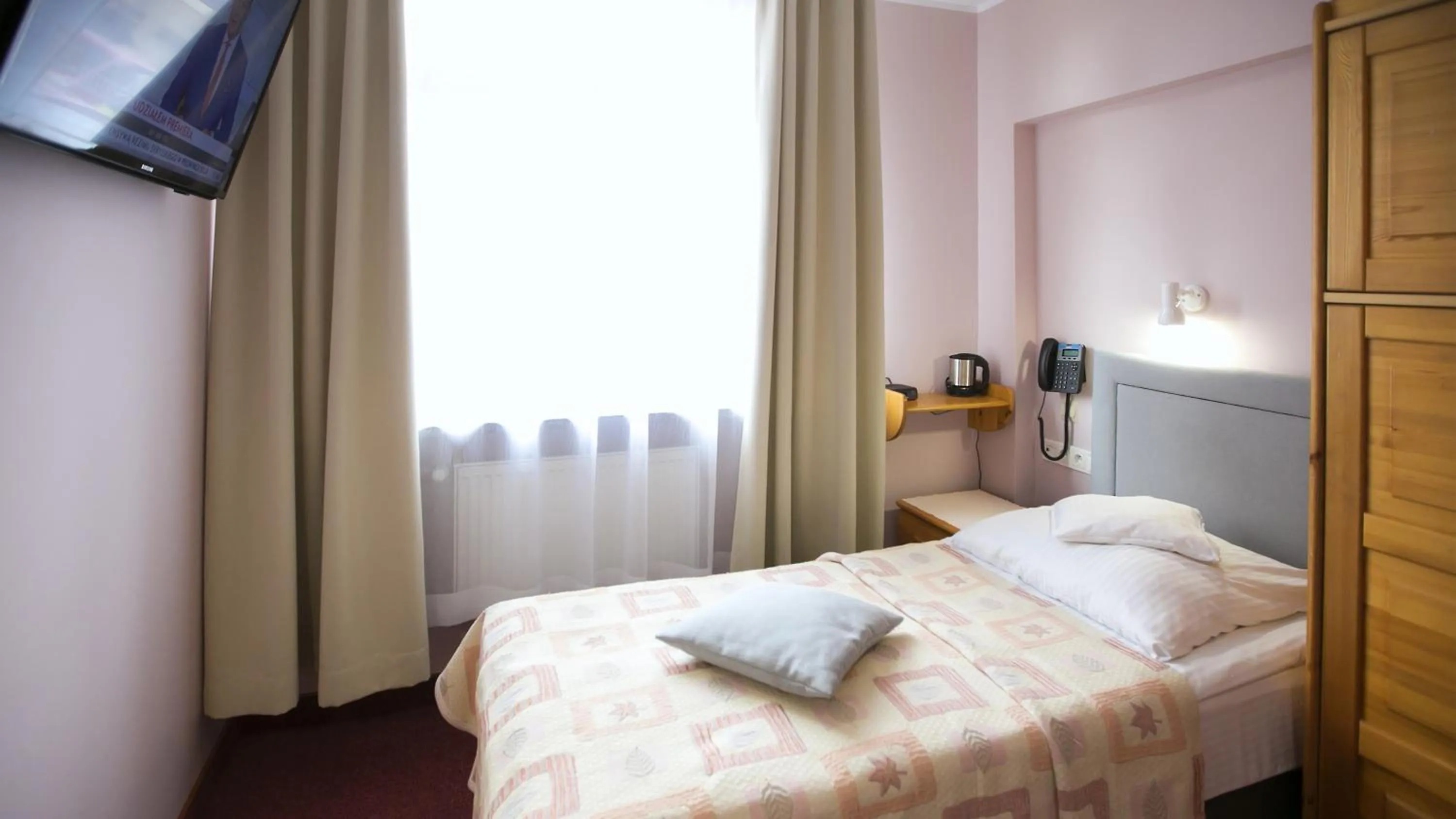 Single Room in Hotel Unibus