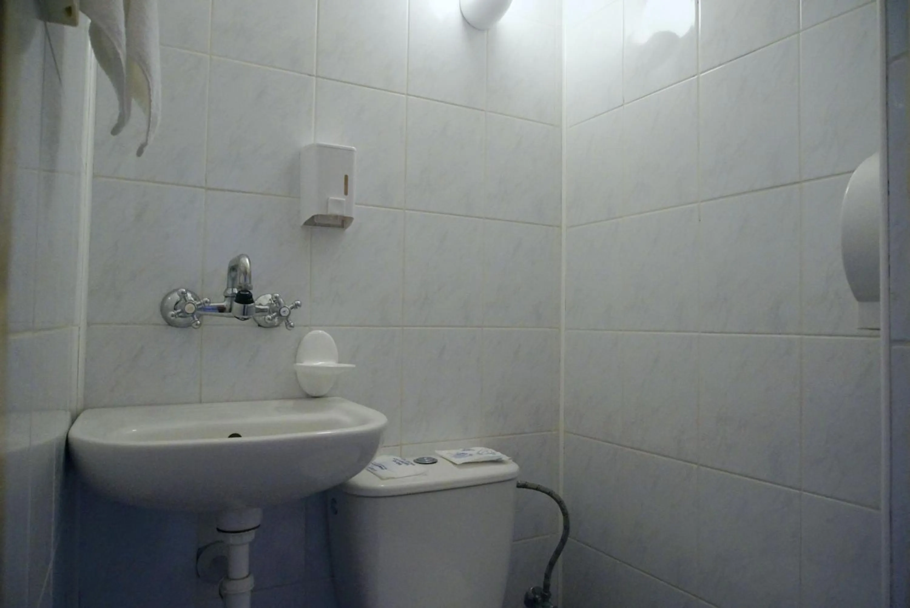 Toilet in Hotel Unibus