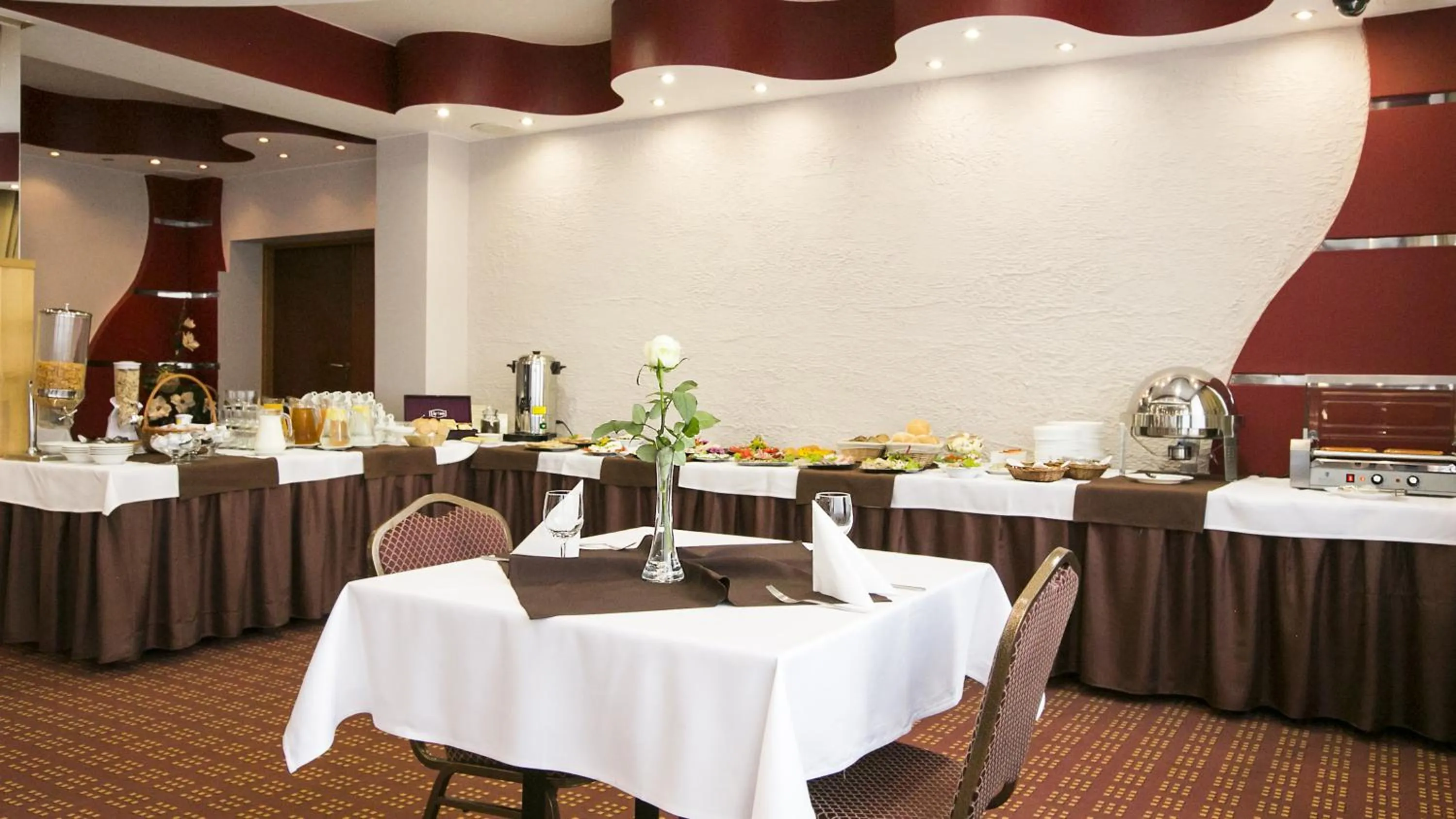 Restaurant/places to eat in Hotel Unibus