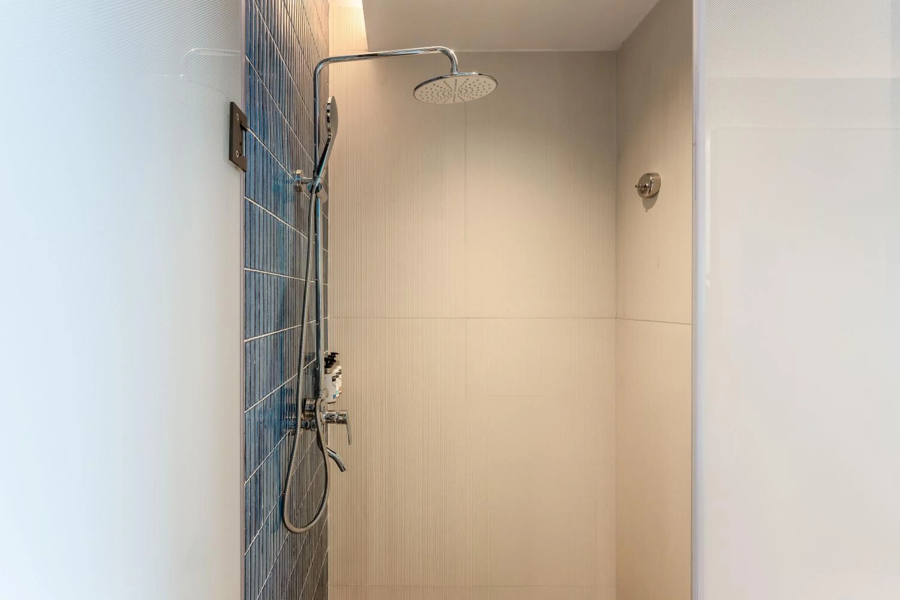 Toilet in Holiday Inn Express Haikou World Trade Center by IHG