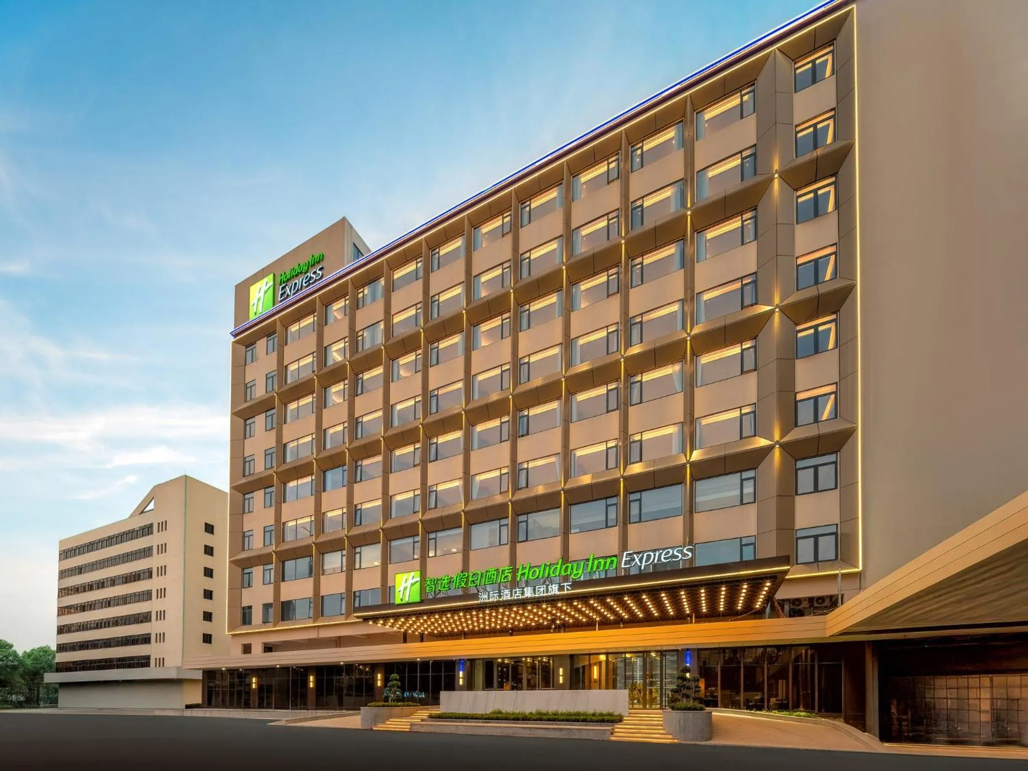 Property building in Holiday Inn Express Haikou World Trade Center by IHG