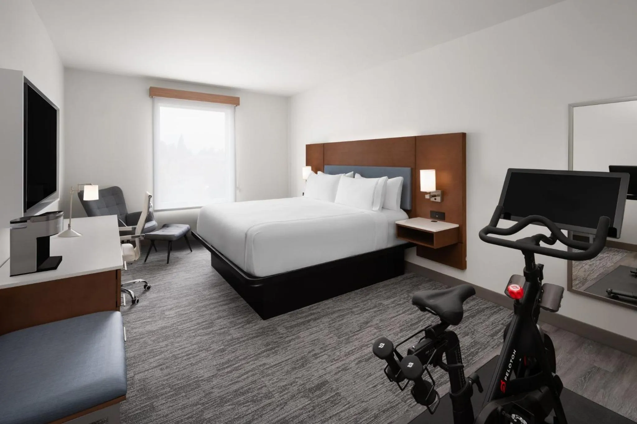 Photo of the whole room, Bed in EVEN Hotel Portland - Beaverton by IHG