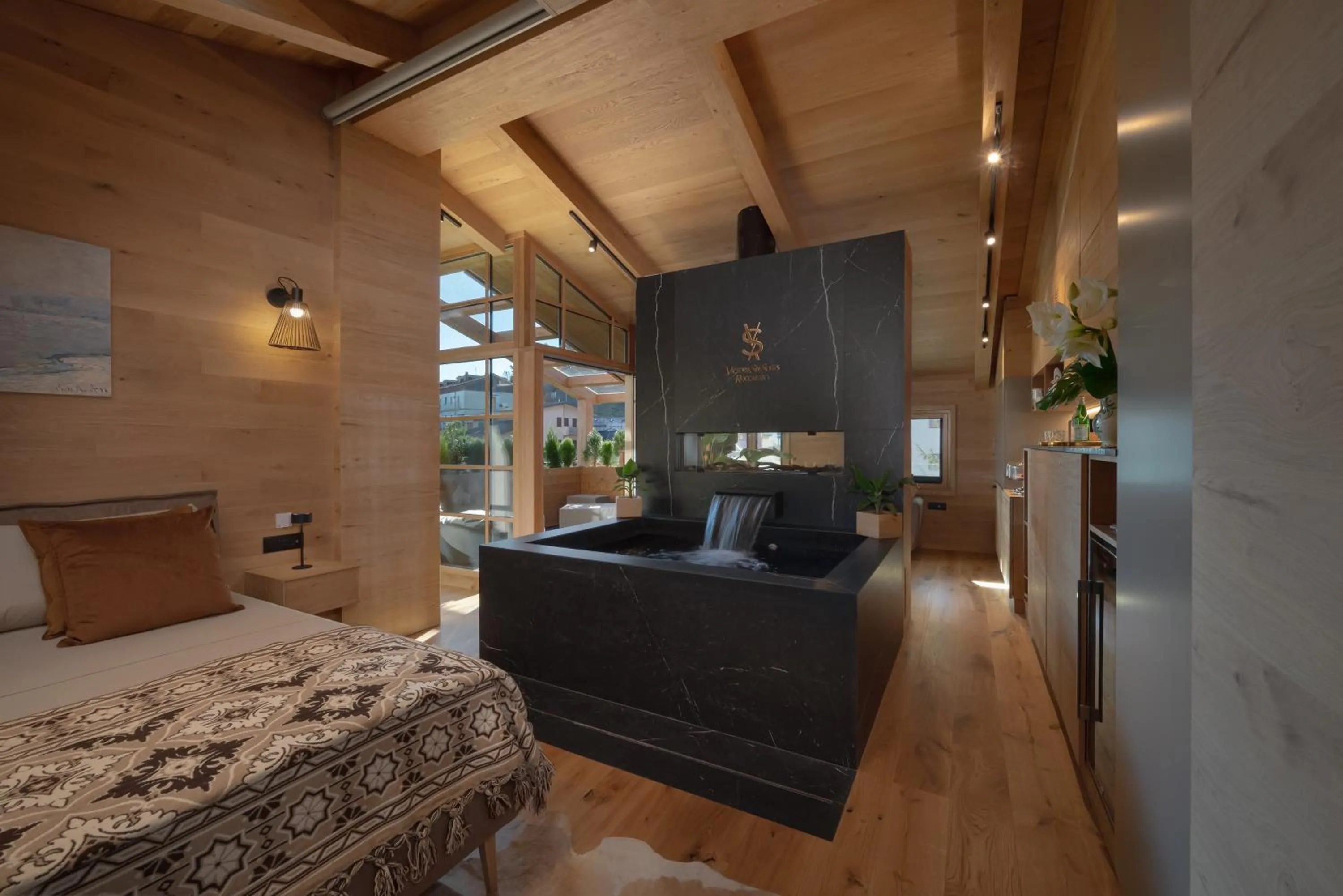 Hot Tub, Bed in VICTORIA SPA SUITES Roccaraso Centro