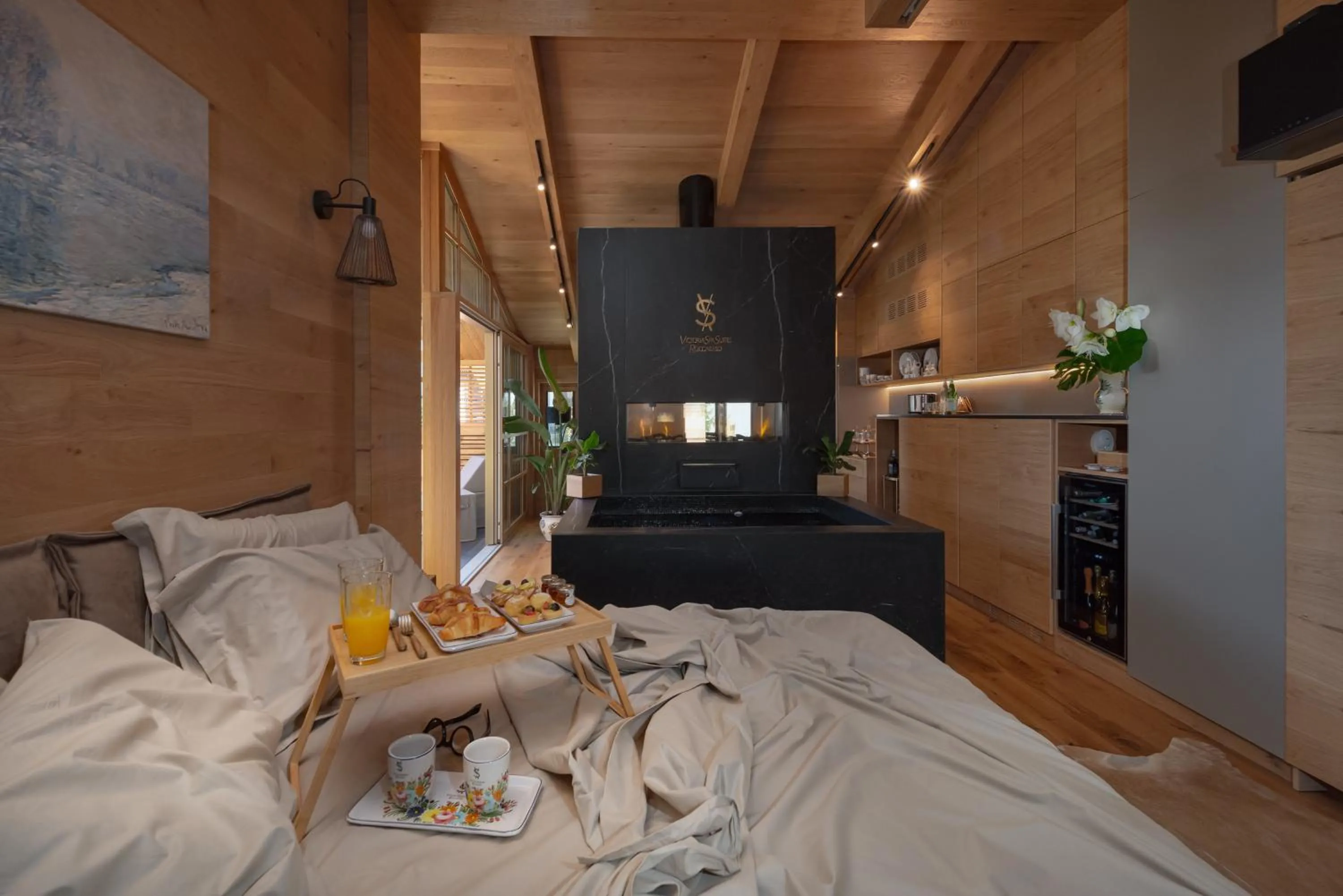Hot Tub, Bed in VICTORIA SPA SUITES Roccaraso Centro