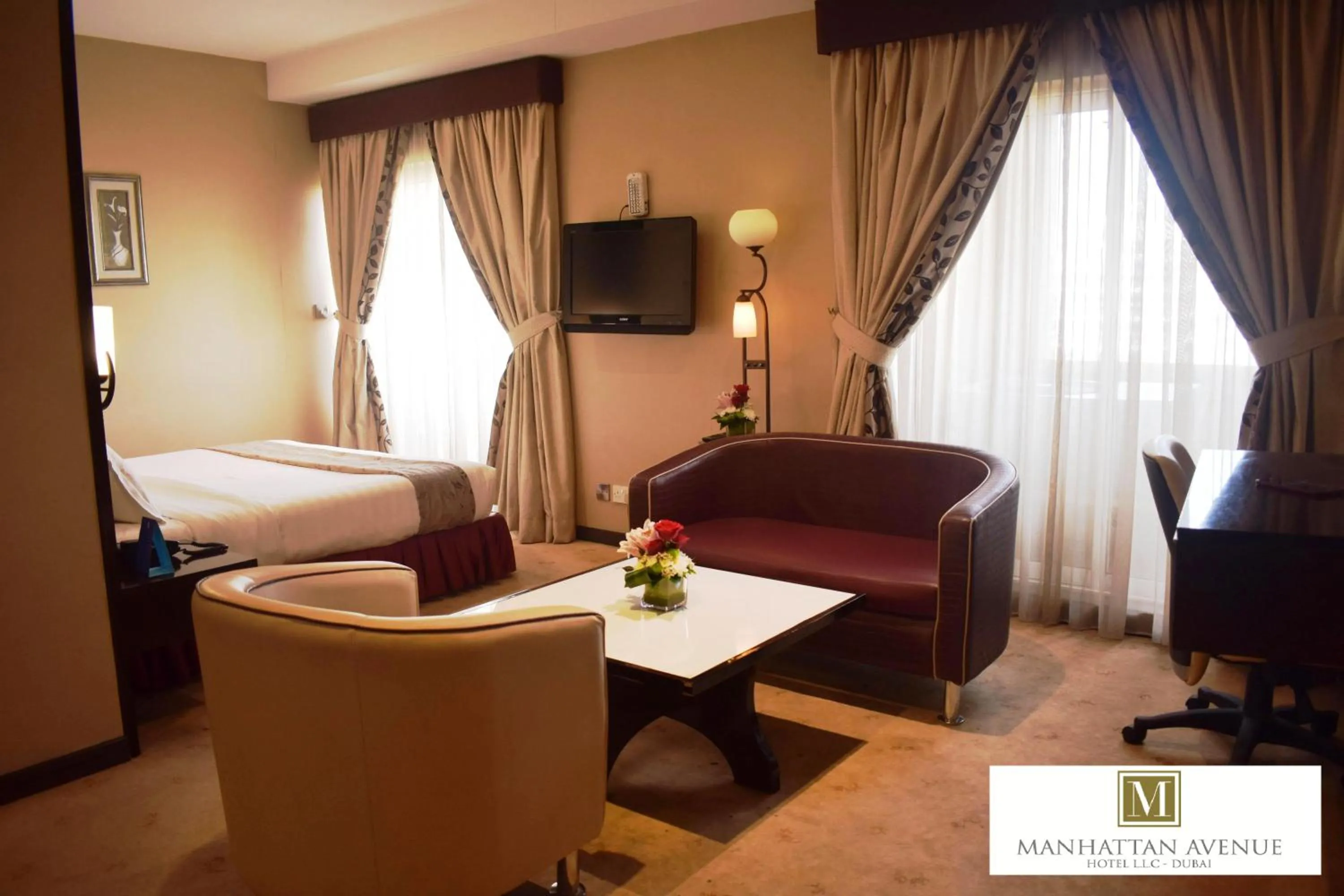 Living room, Bed in Manhattan Avenue Hotel