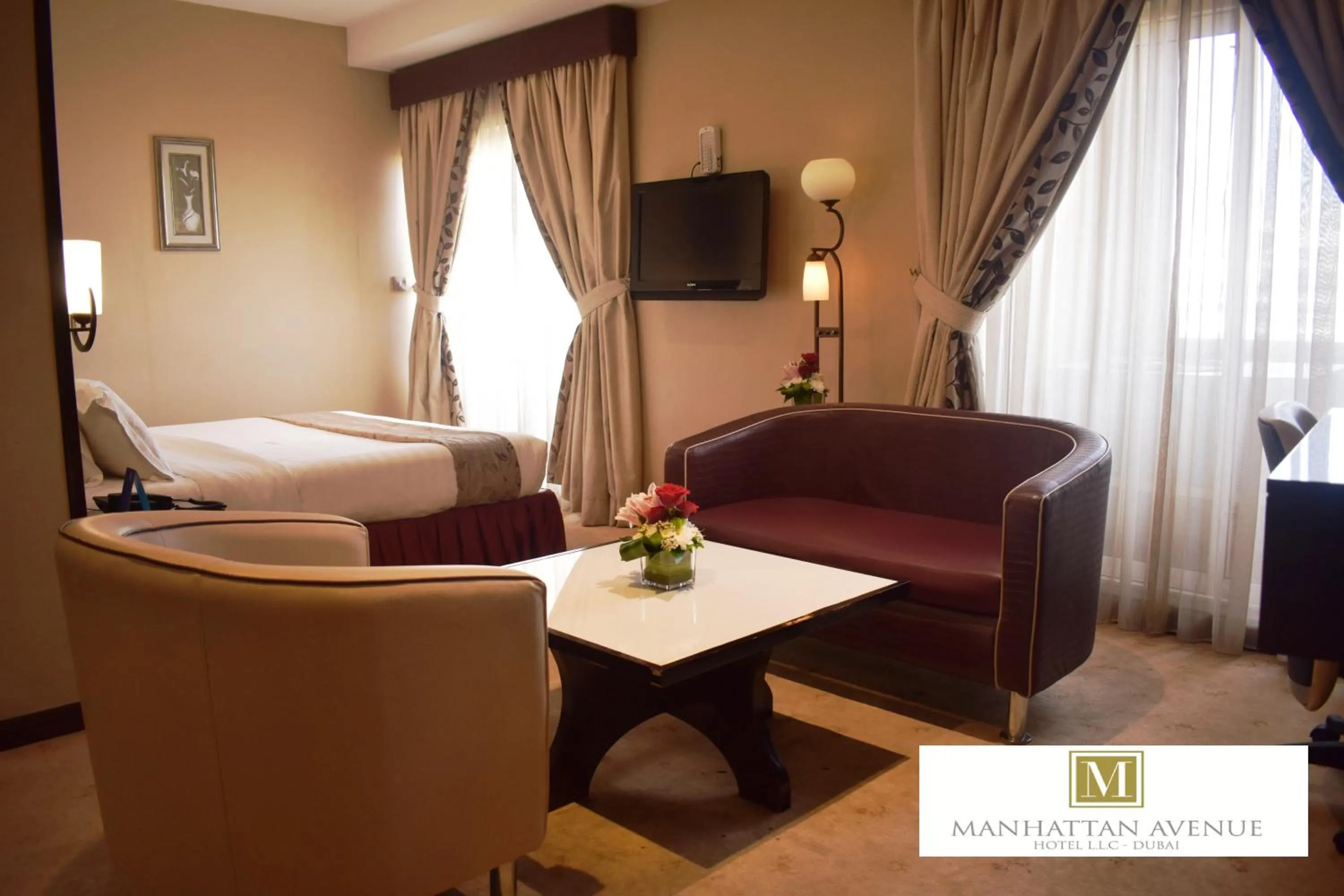 Living room, Bed in Manhattan Avenue Hotel