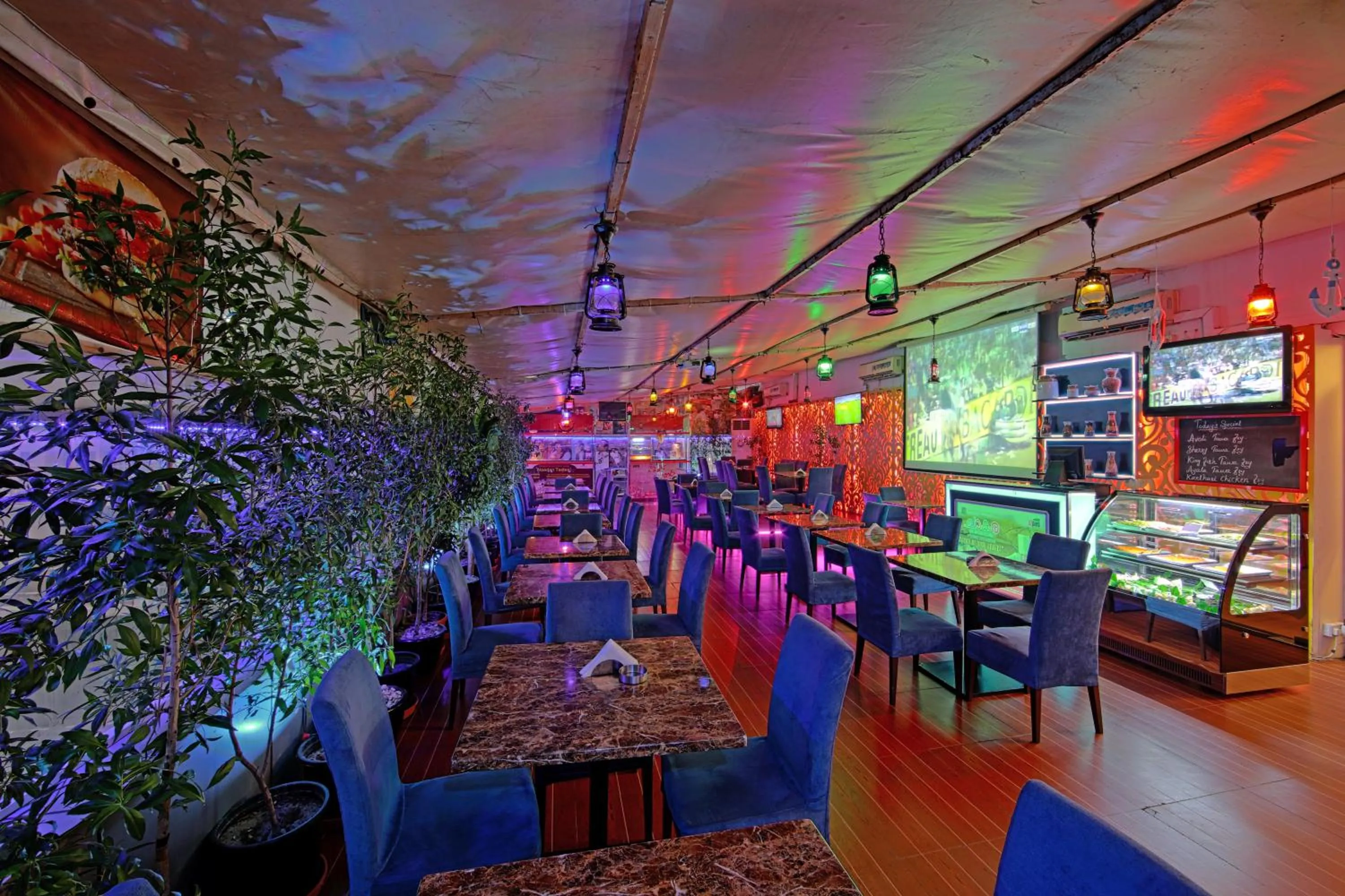 Food and drinks in Manhattan Avenue Hotel