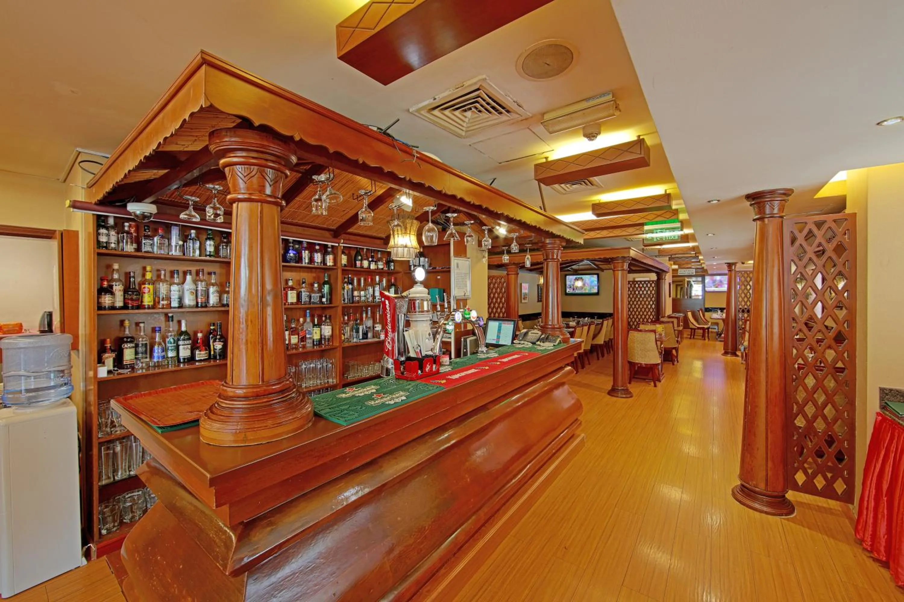 Restaurant/places to eat in Manhattan Avenue Hotel