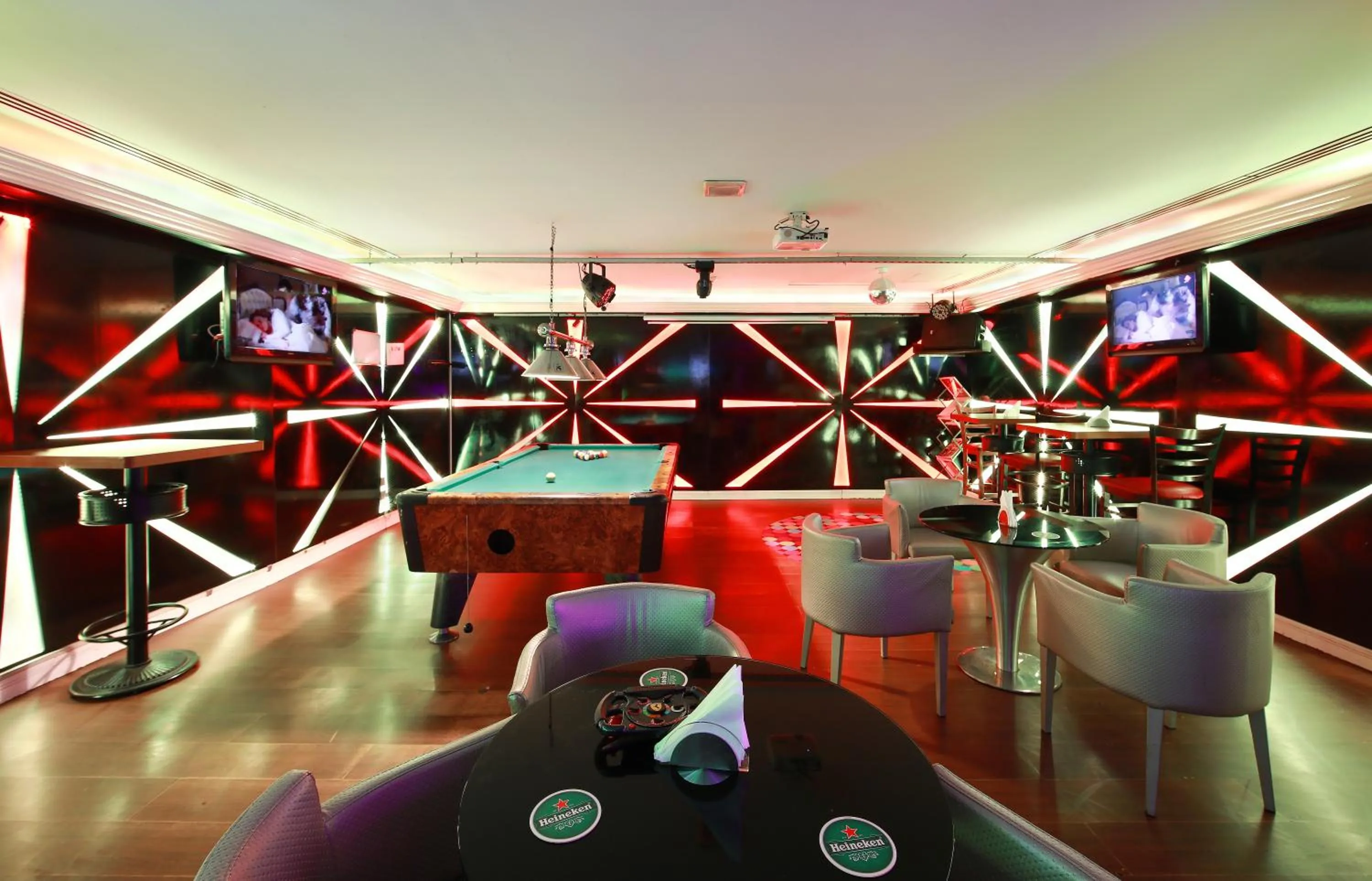 Billiard in Manhattan Avenue Hotel