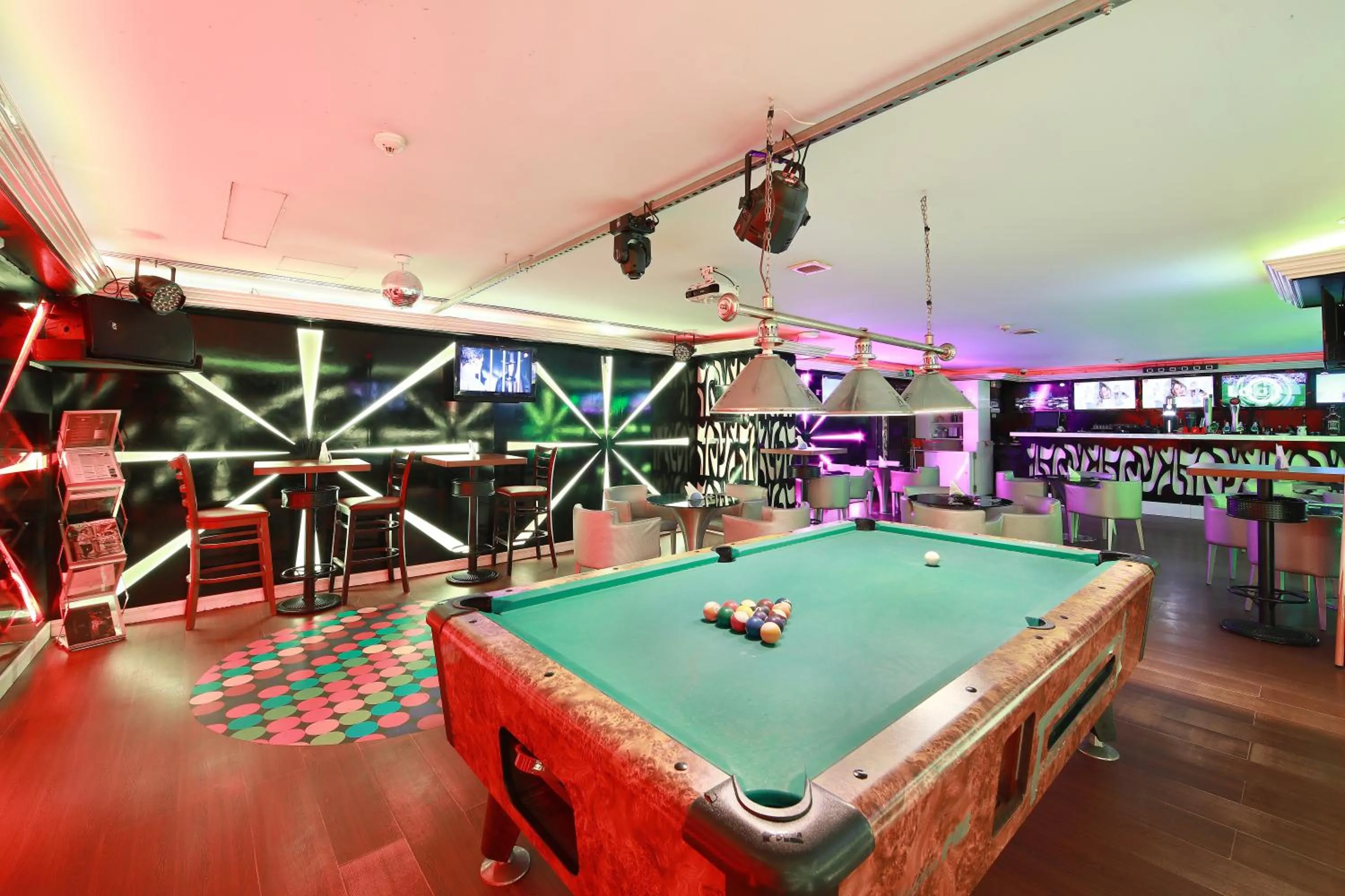 Billiard in Manhattan Avenue Hotel
