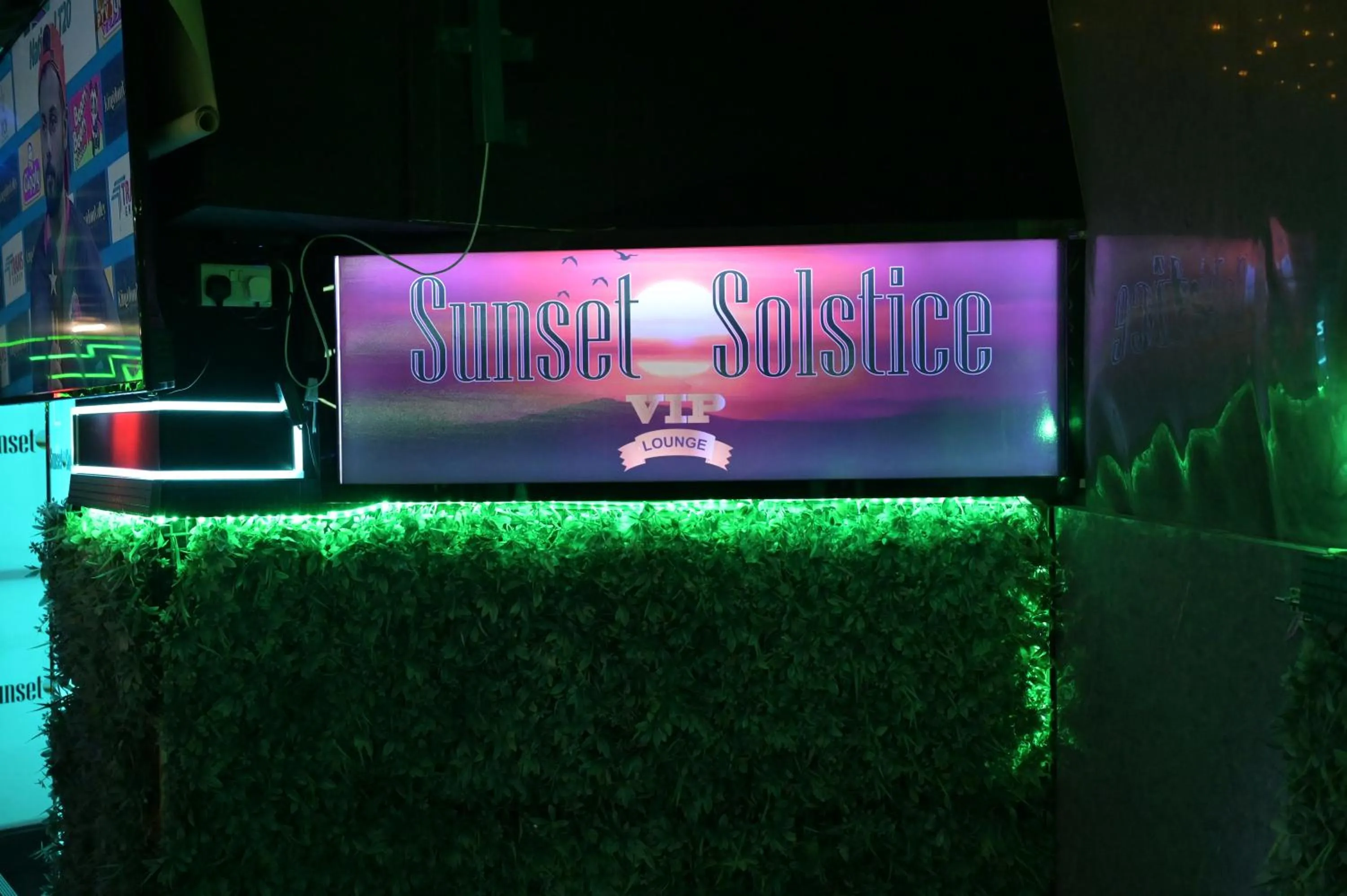 Evening entertainment in Manhattan Avenue Hotel