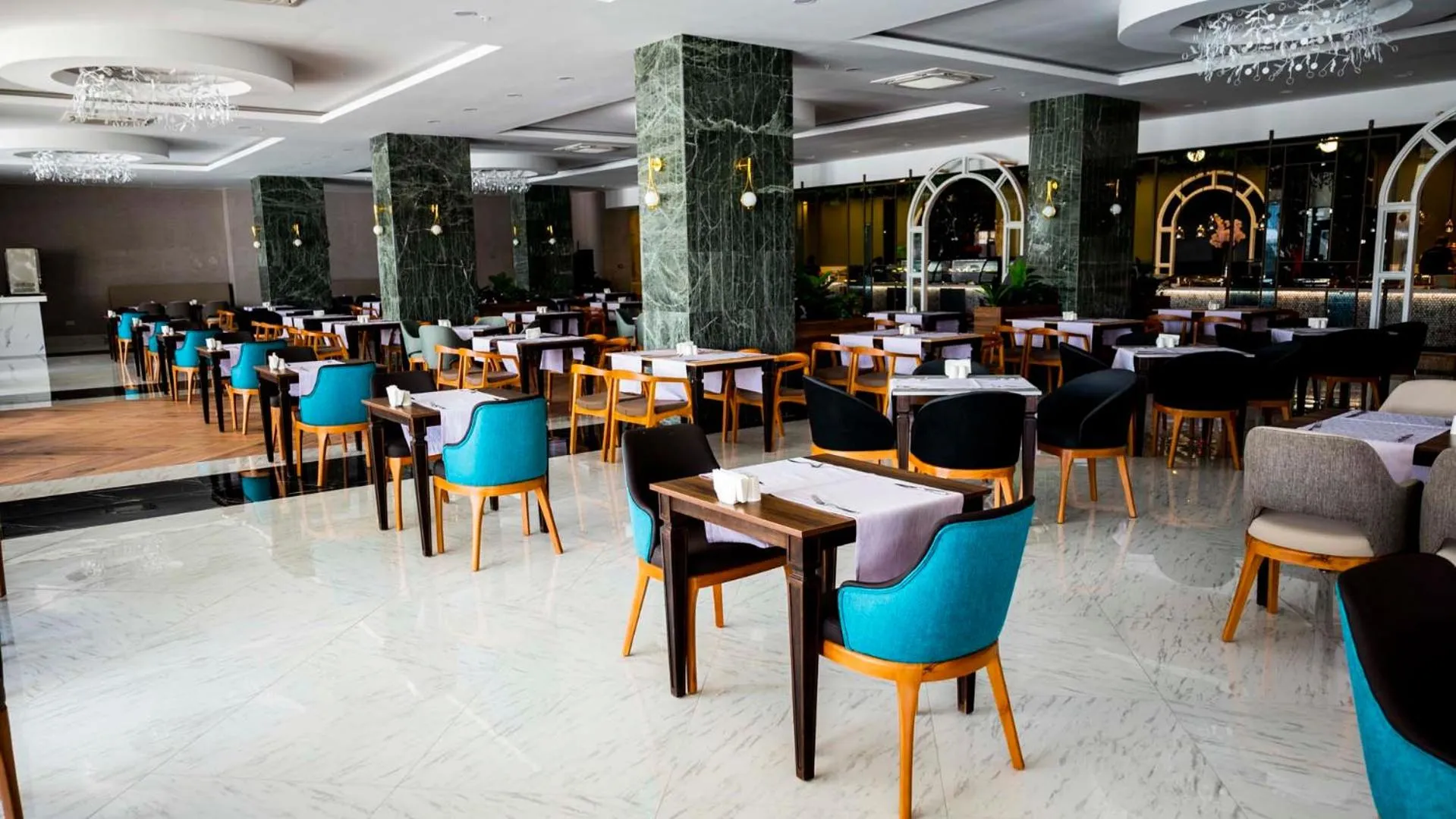 Restaurant/places to eat in Dream Water World