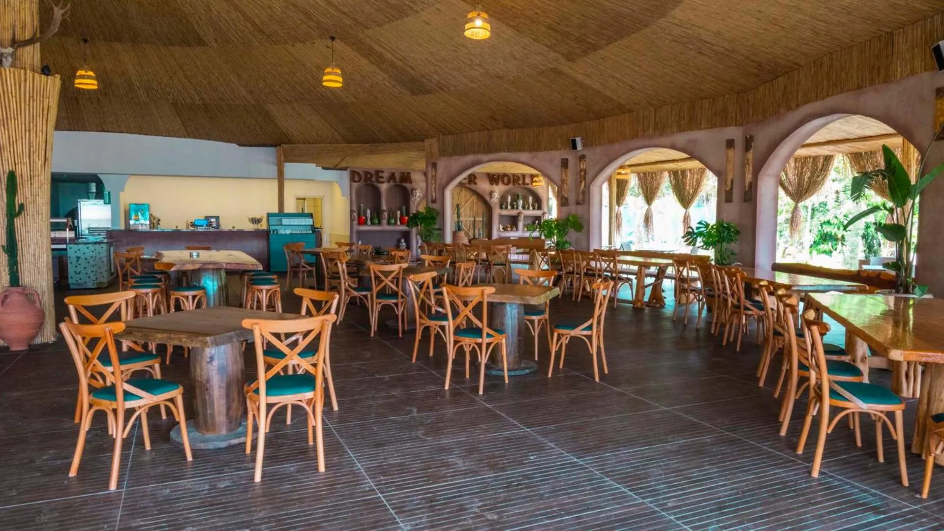 Restaurant/places to eat in Dream Water World