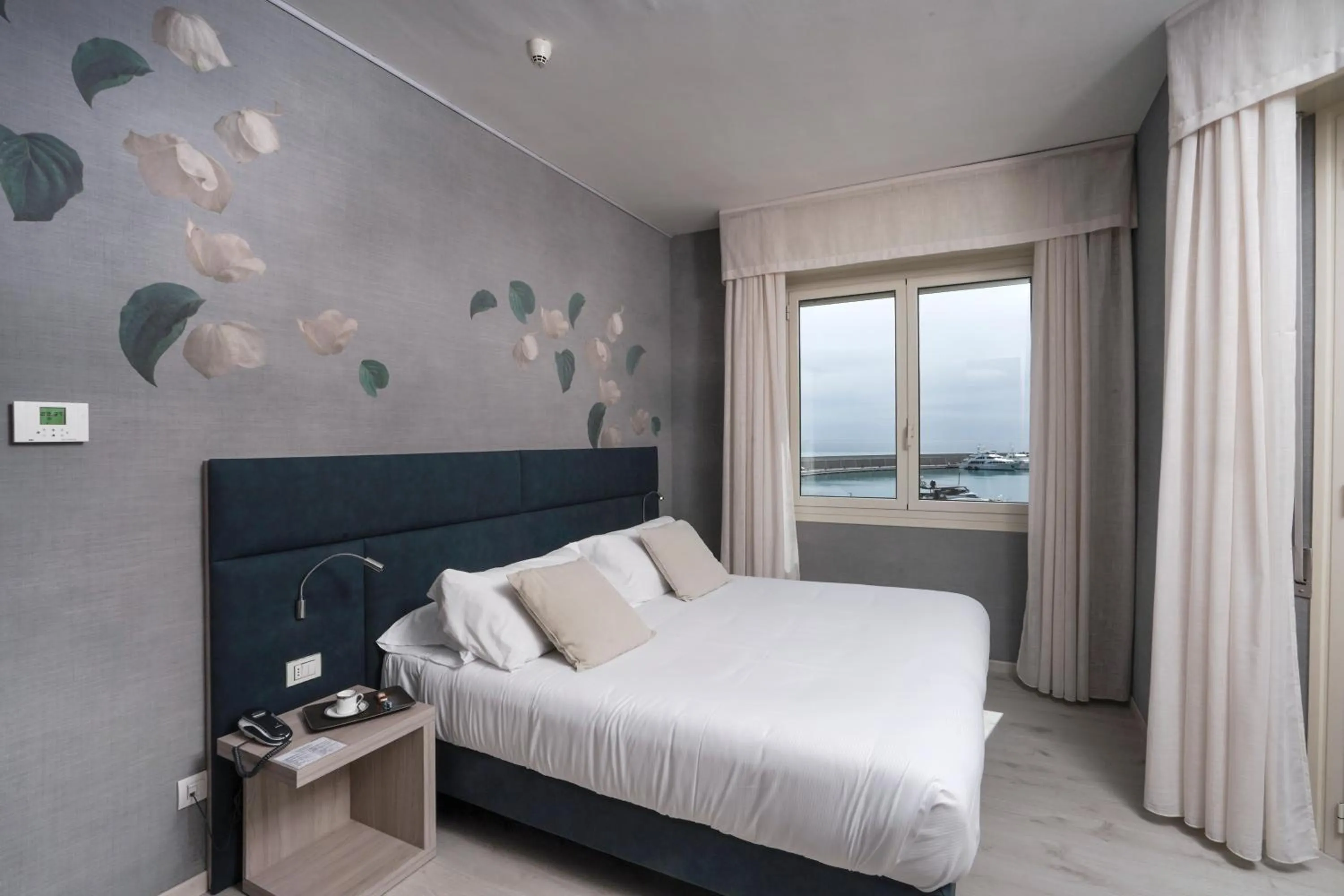 Bed in Sole Mare