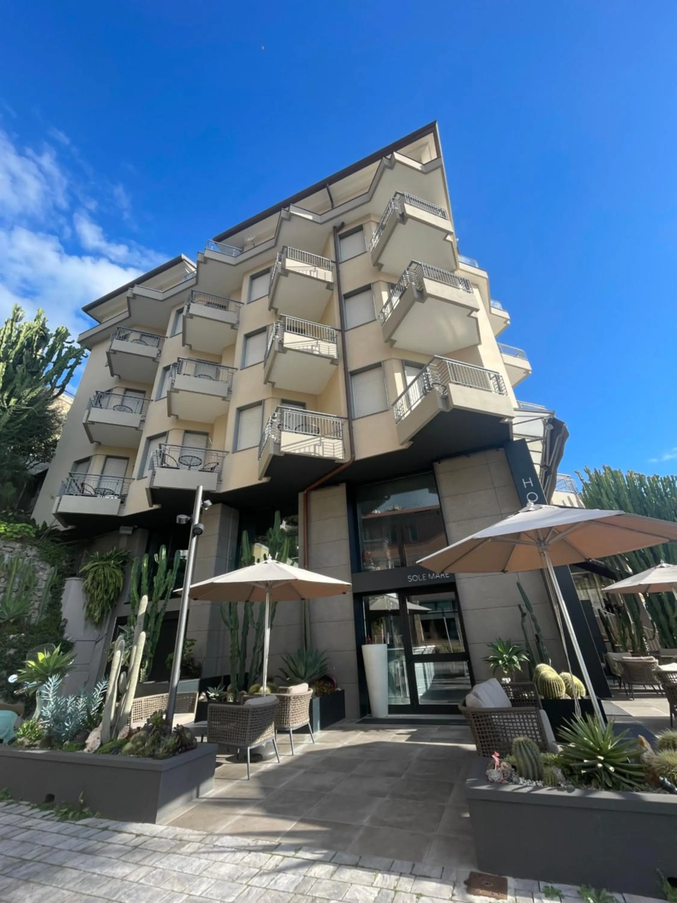 Property building in Sole Mare