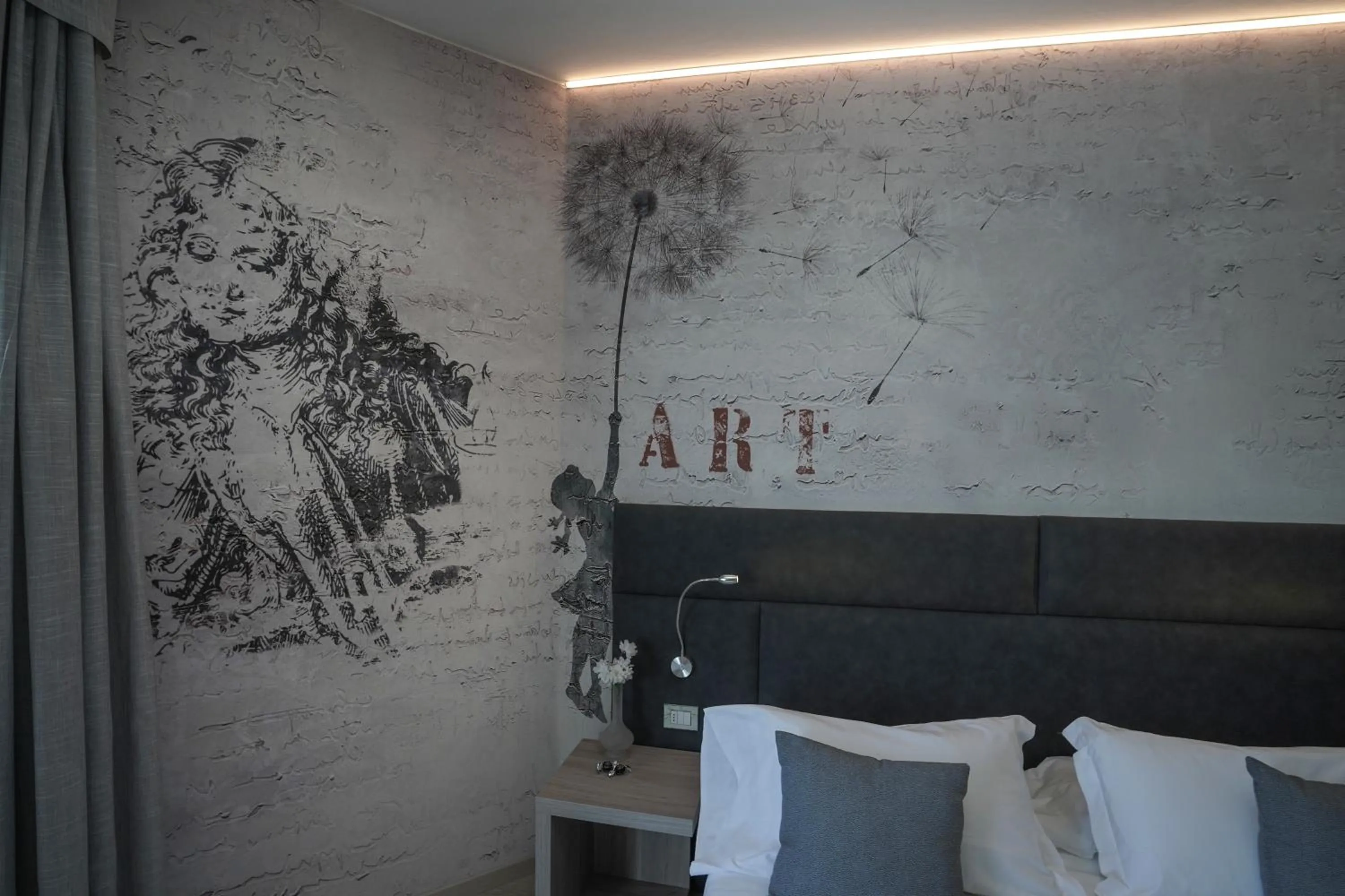 Decorative detail in Sole Mare