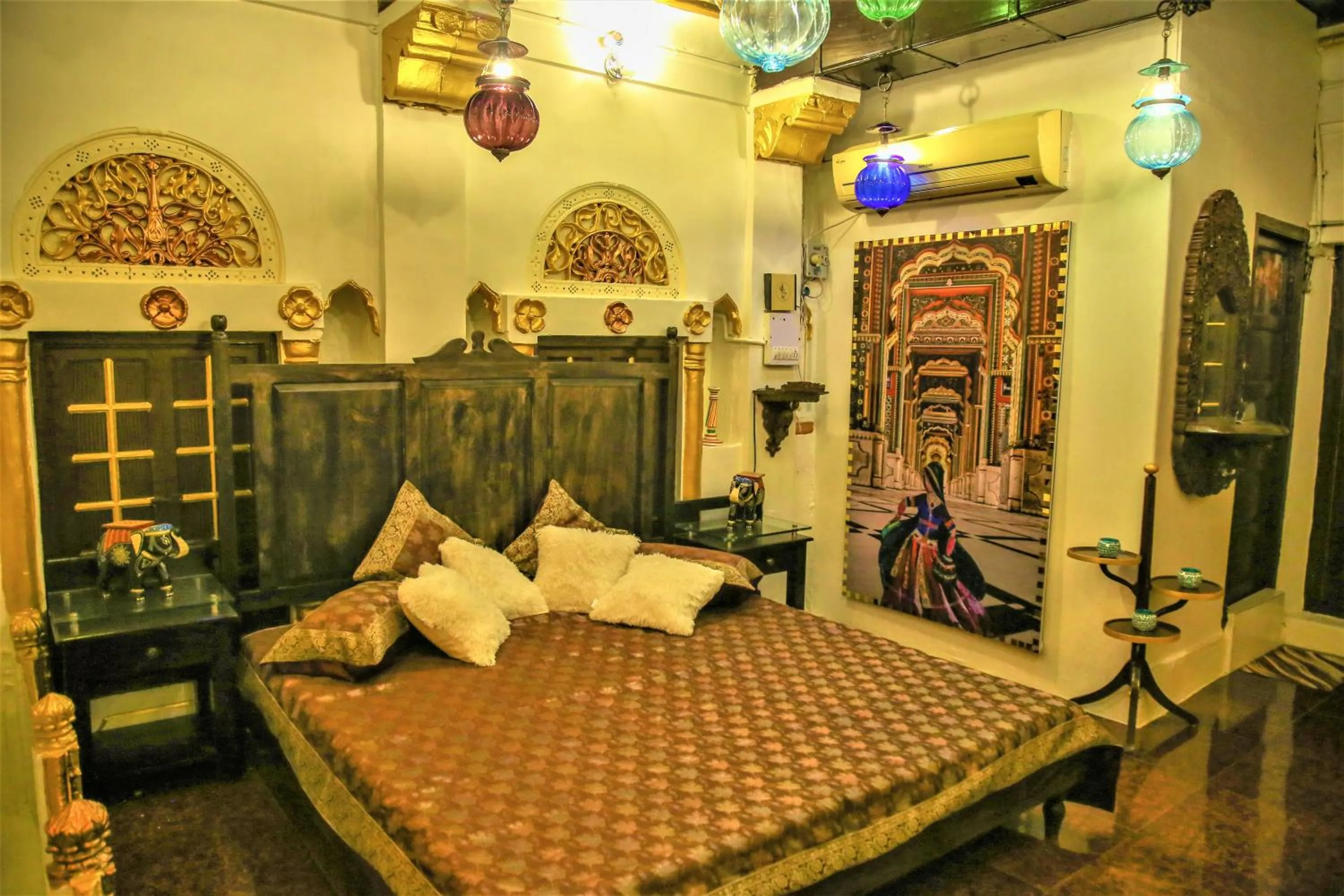 Bedroom, Bed in SAJI SANWRI Heritage Inn Haveli
