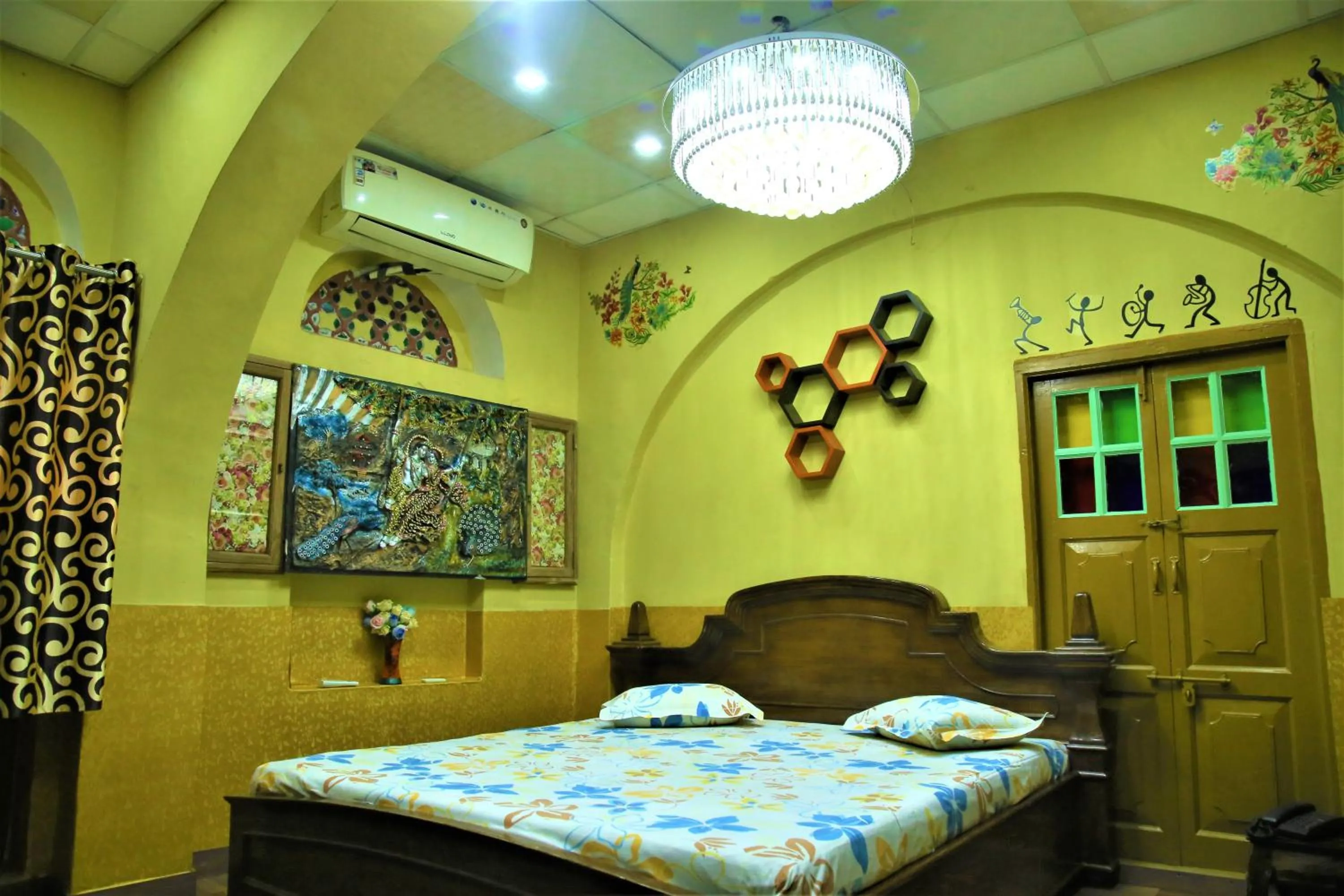 Bed in SAJI SANWRI Heritage Inn Haveli