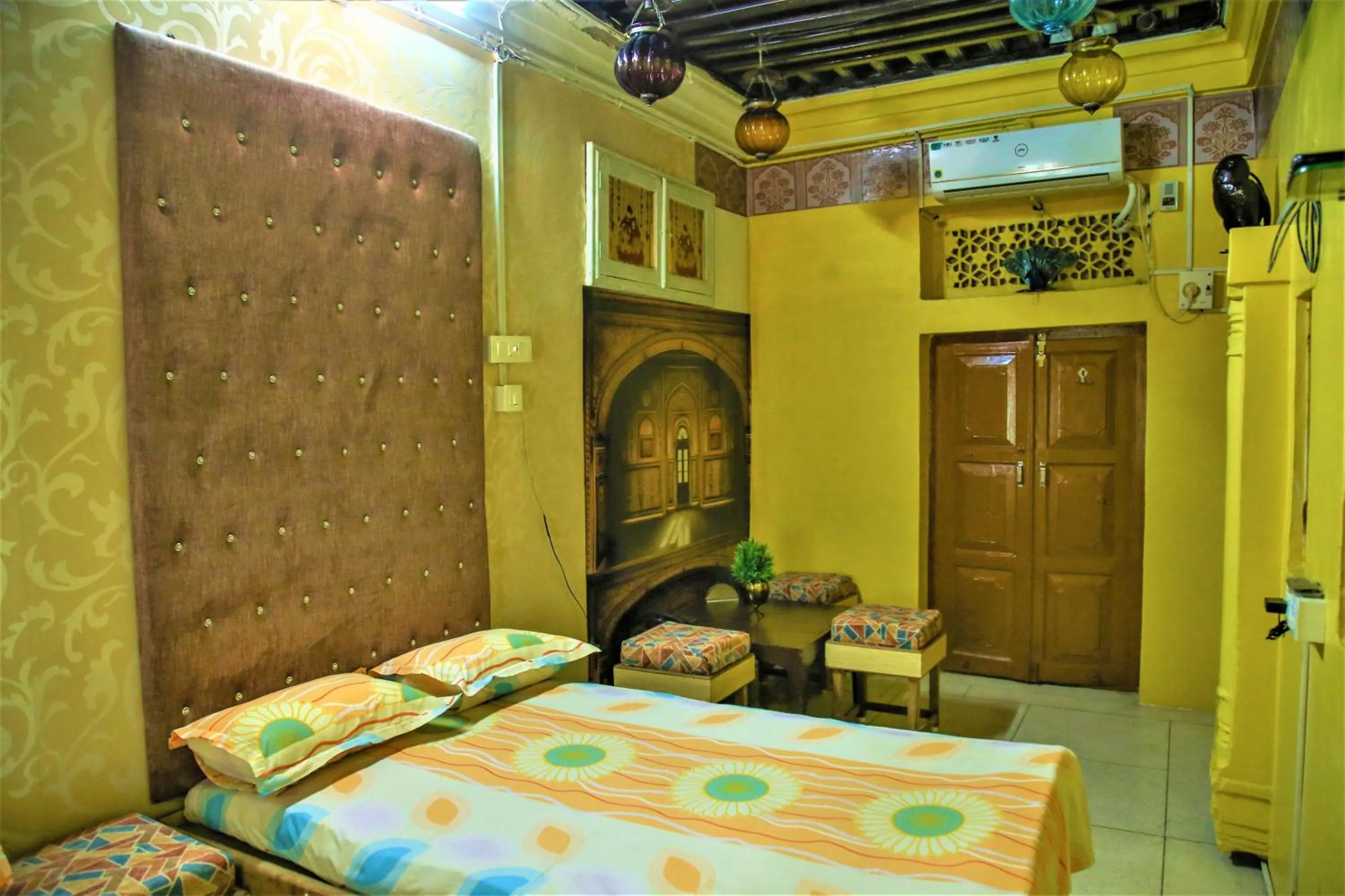 Bed in SAJI SANWRI Heritage Inn Haveli